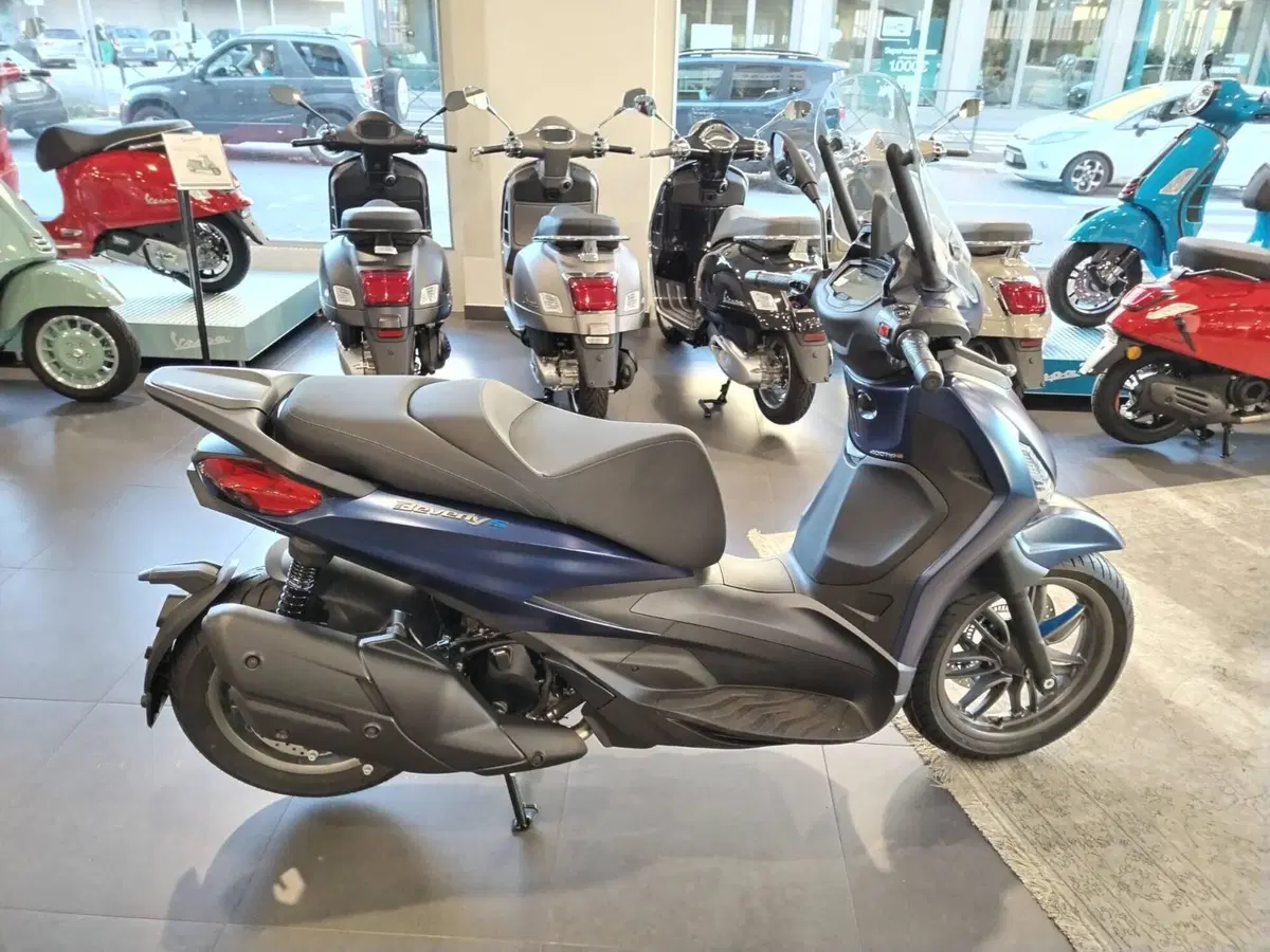 Piaggio Beverly 400 S (2025 - 26) (4)