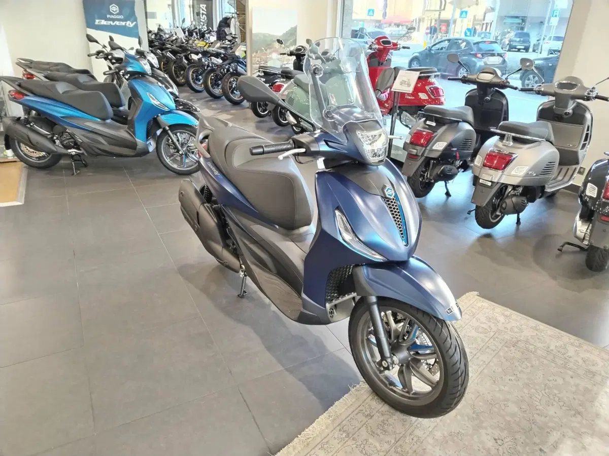Piaggio Beverly 400 S (2025 - 26) (5)