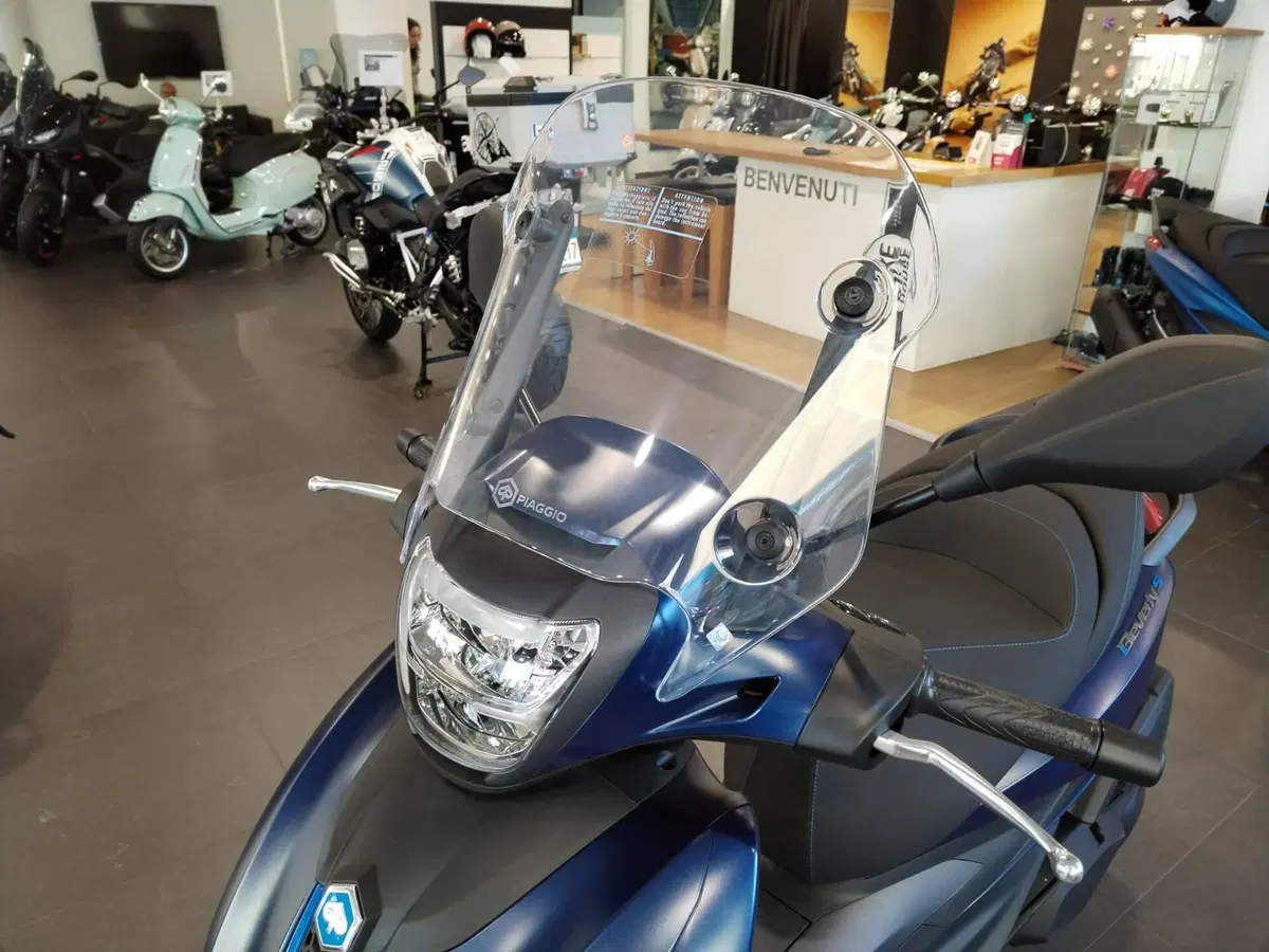 Piaggio Beverly 400 S (2025 - 26) (7)