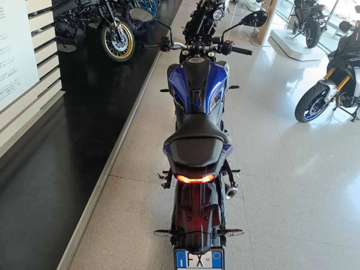 Yamaha MT-07 Y-AMT (2025 - 26) (3)