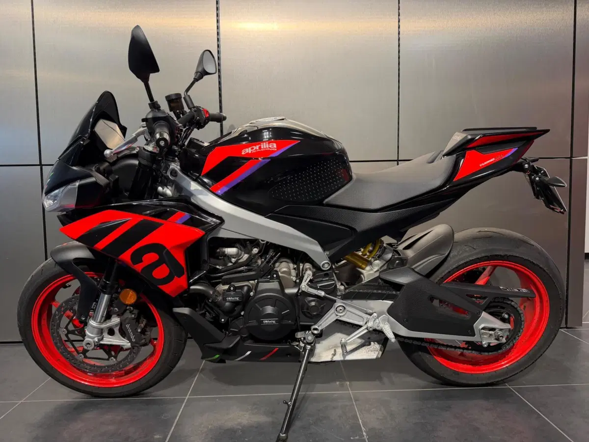 Aprilia Tuono 660 Factory (2022 - 24) (2)
