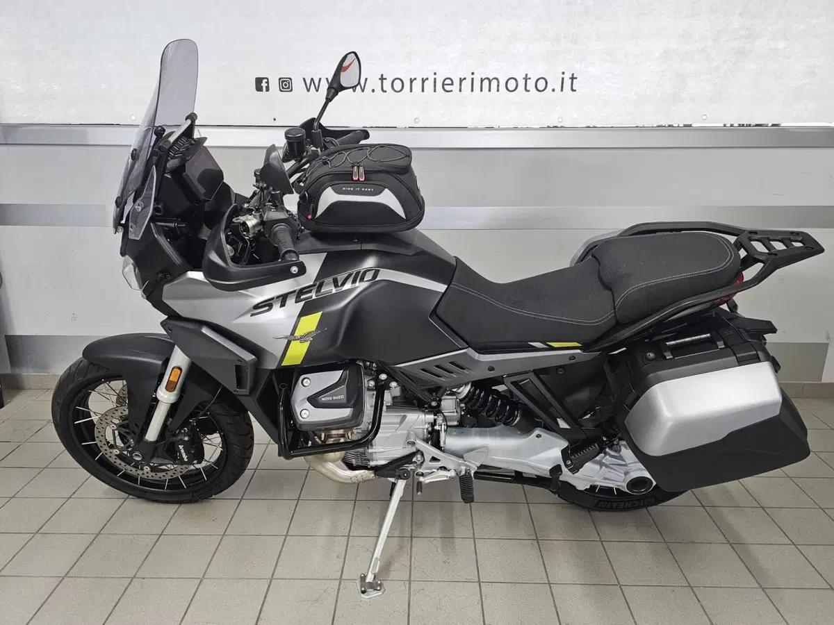 Moto Guzzi Stelvio (2024 - 26) (4)