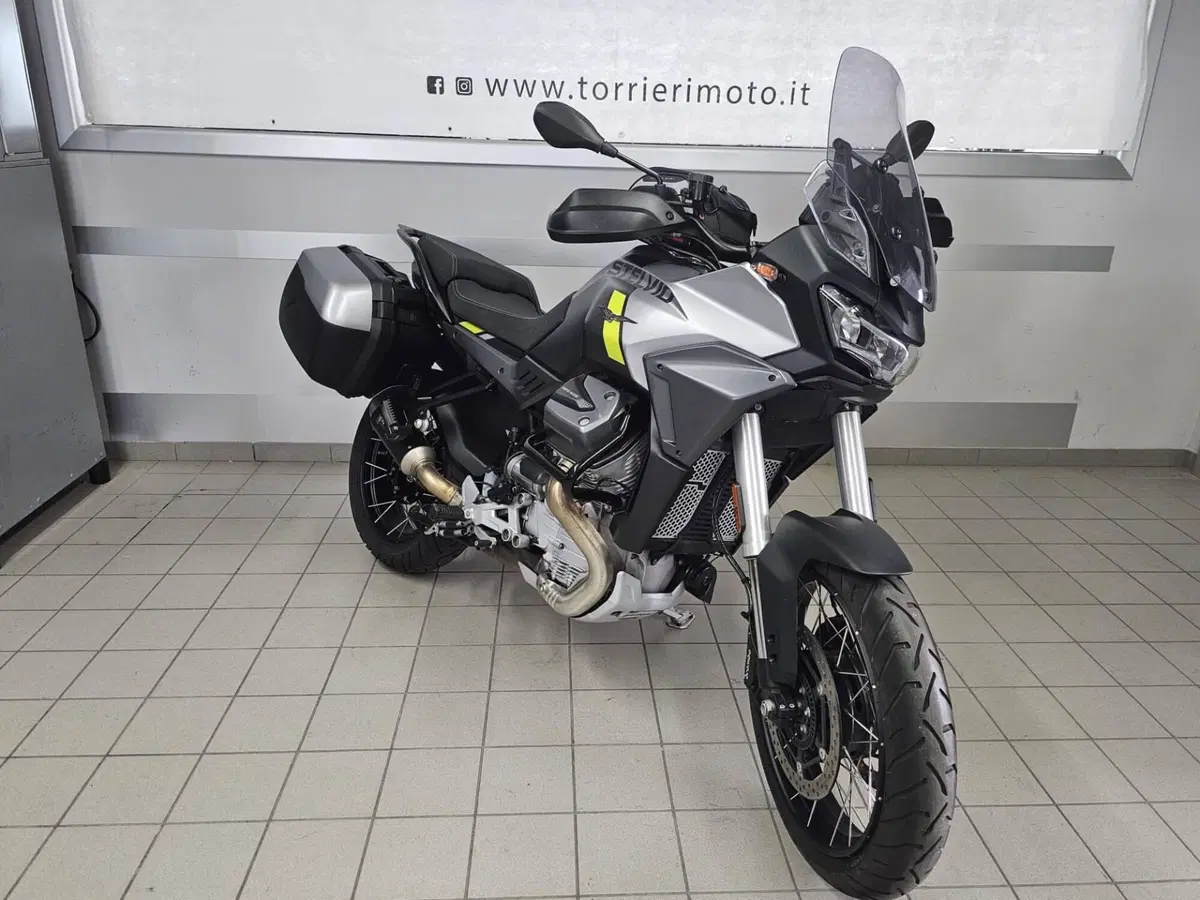 Moto Guzzi Stelvio (2024 - 26)