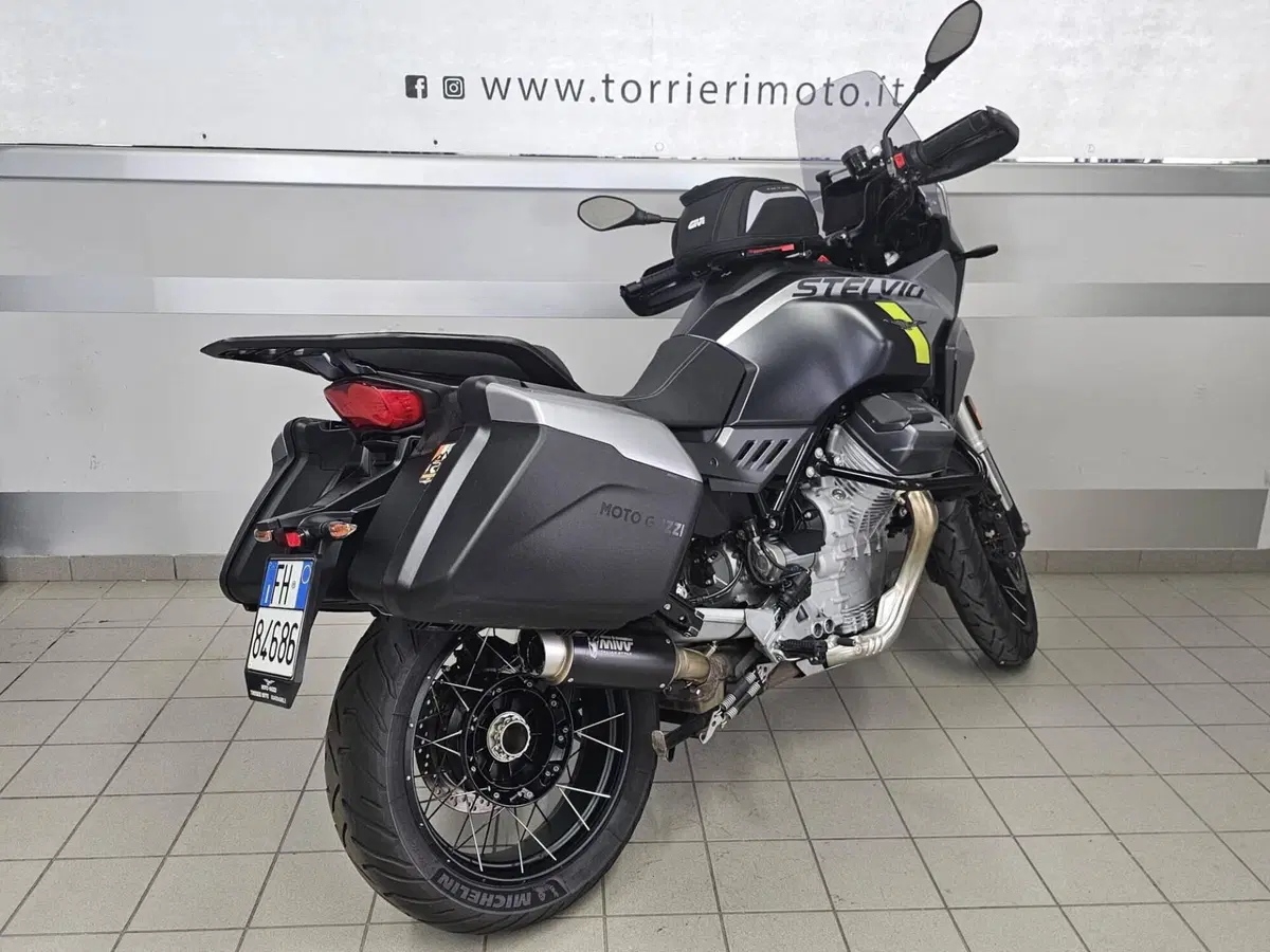 Moto Guzzi Stelvio (2024 - 26) (5)