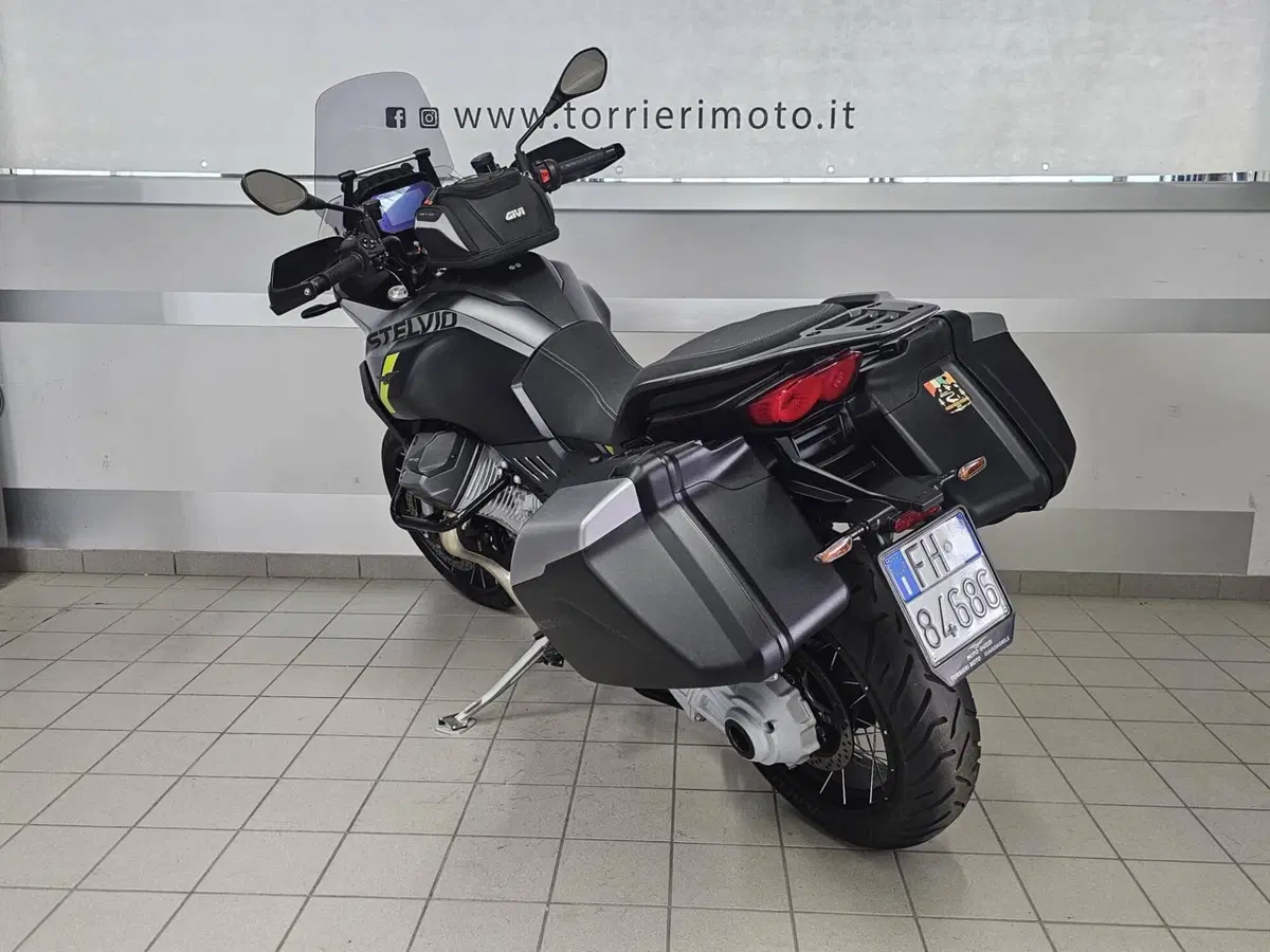 Moto Guzzi Stelvio (2024 - 26) (6)