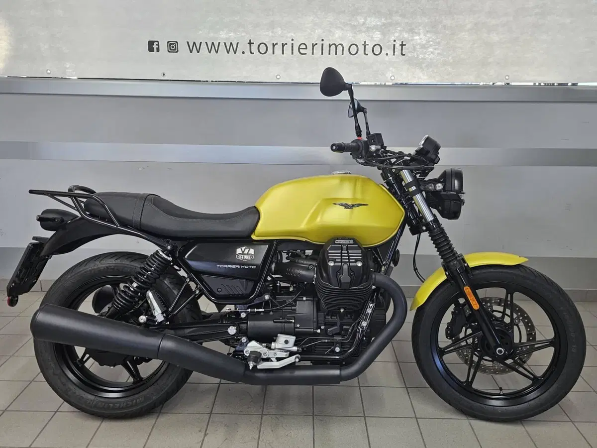 Moto Guzzi V7 Stone (2021 - 24) (3)