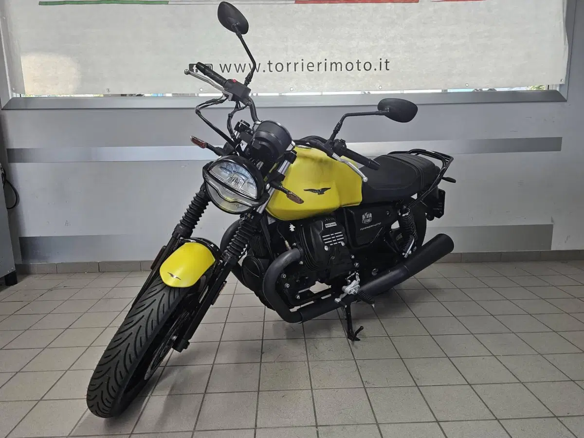 Moto Guzzi V7 Stone (2021 - 24) (2)