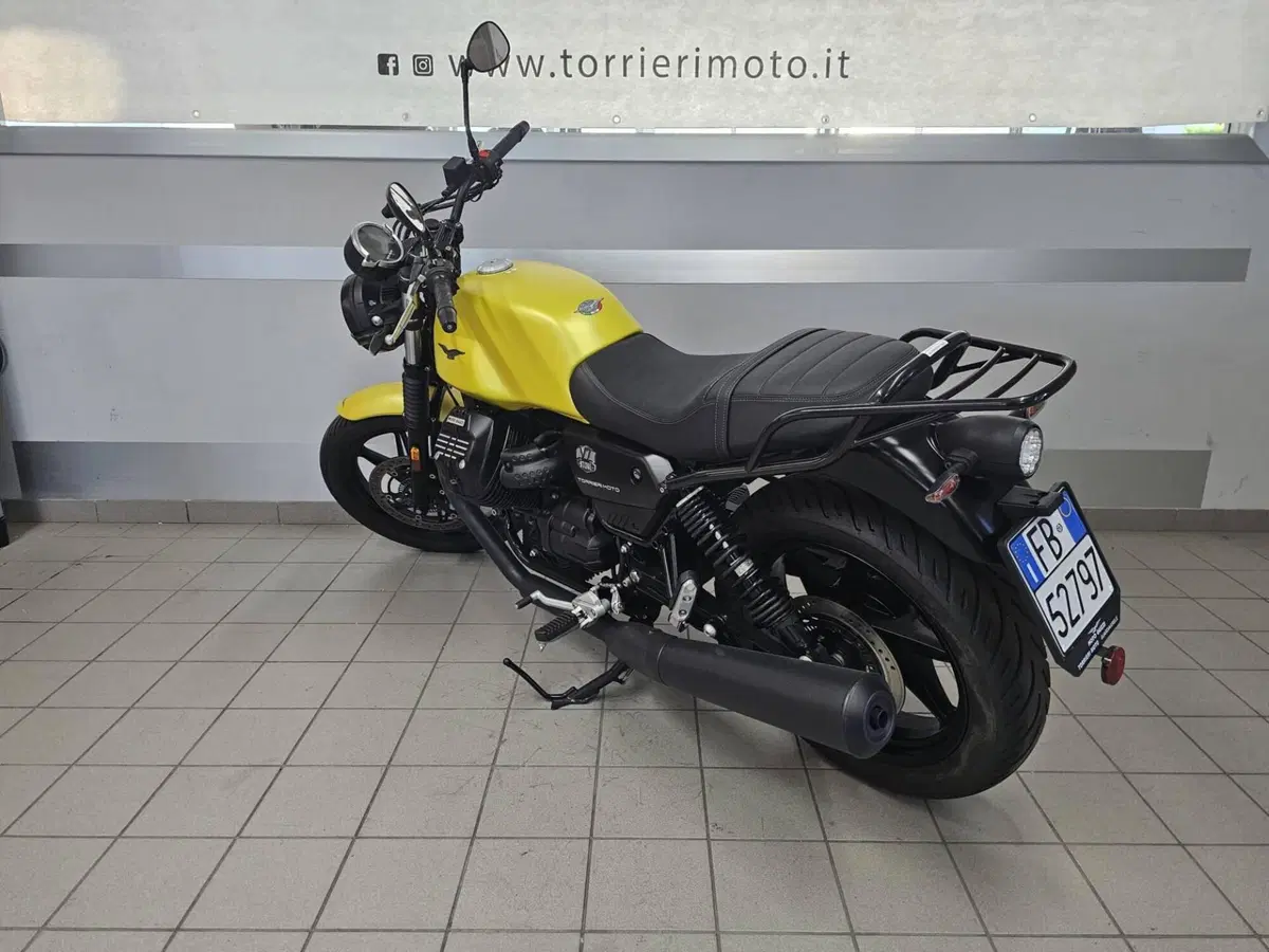Moto Guzzi V7 Stone (2021 - 24) (6)