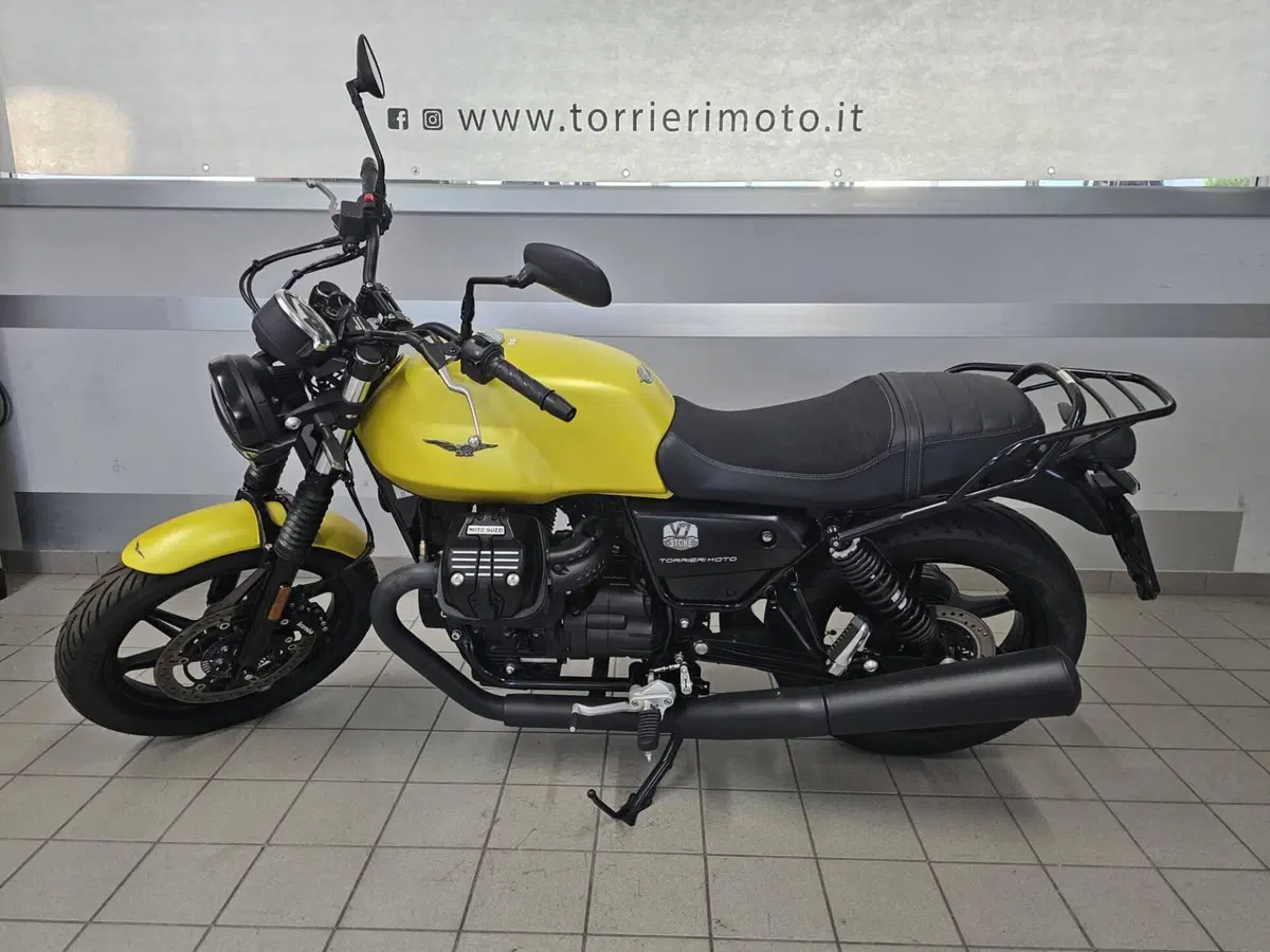 Moto Guzzi V7 Stone (2021 - 24) (4)
