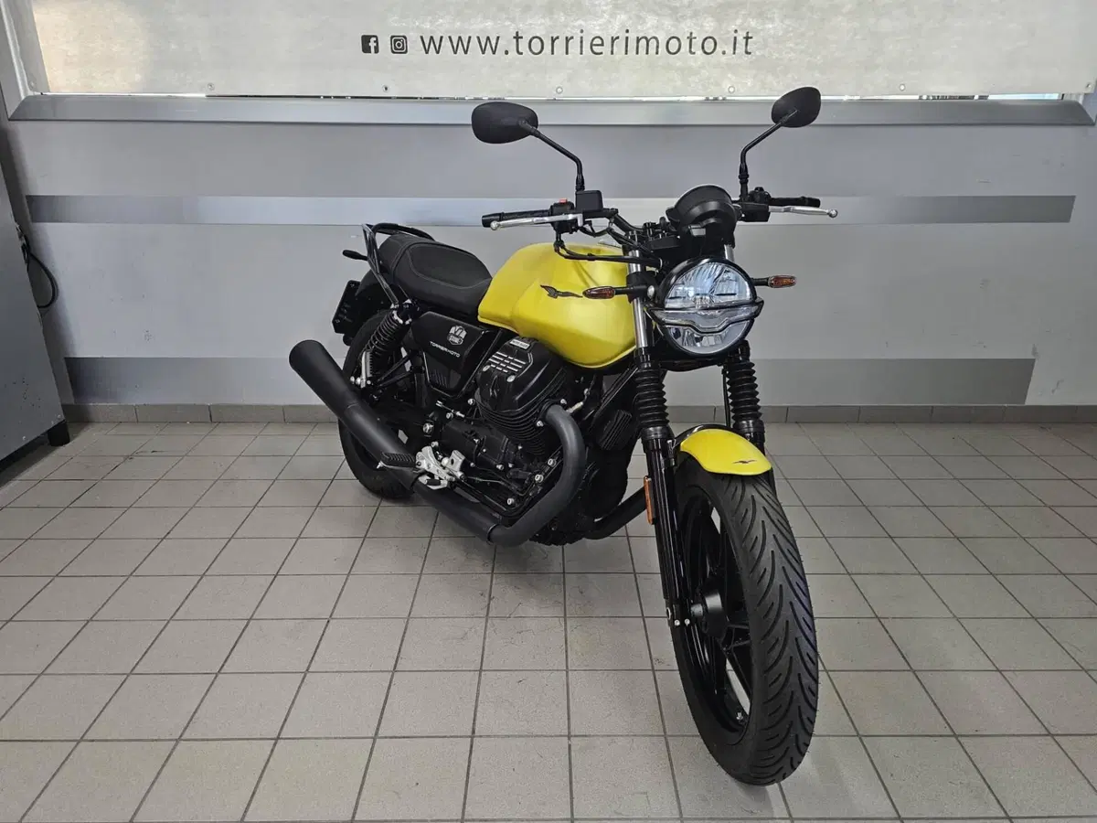 Moto Guzzi V7 Stone (2021 - 24)