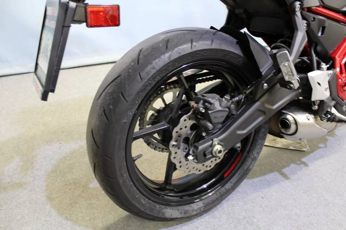 Kawasaki Z 650 (2025 - 26) (6)
