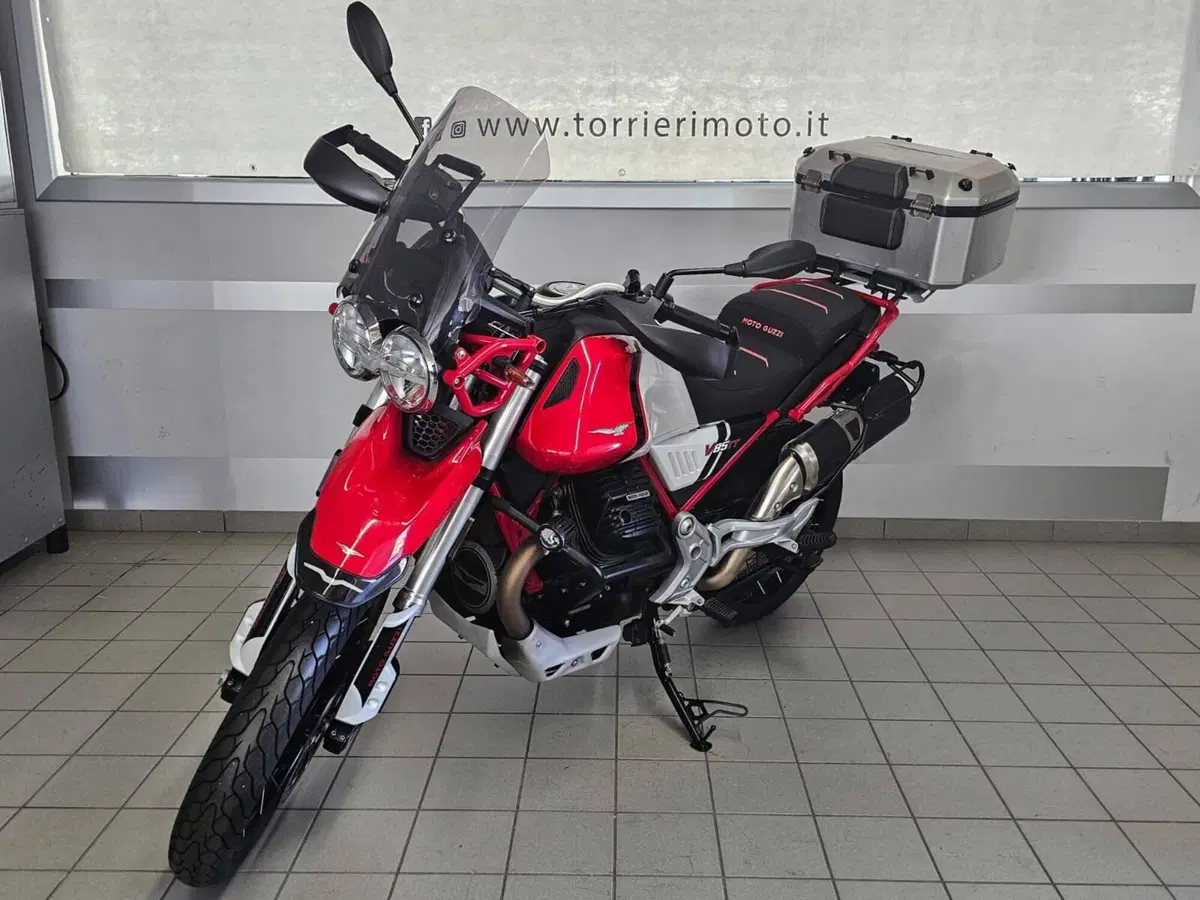 Moto Guzzi V85 TT Evocative Graphics (2021 - 23) (2)