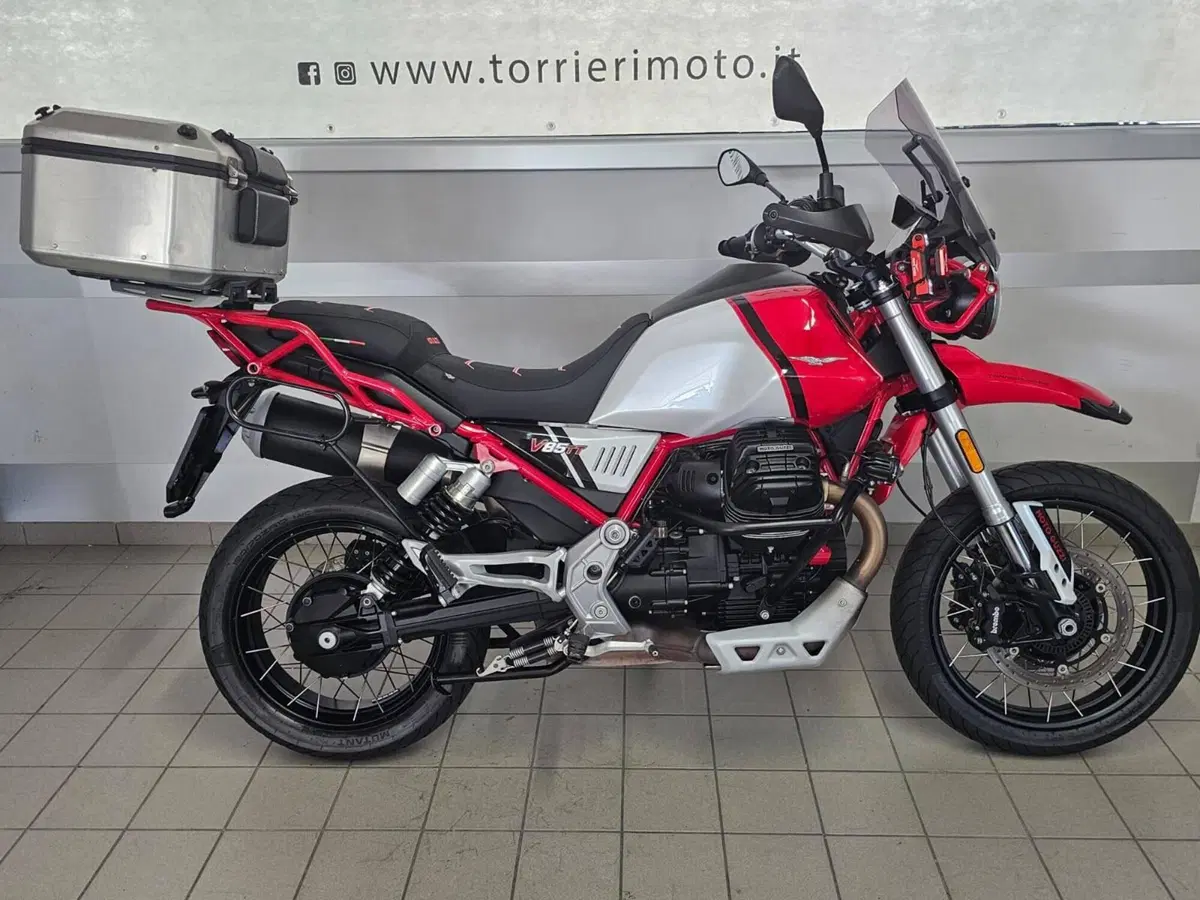Moto Guzzi V85 TT Evocative Graphics (2021 - 23) (3)