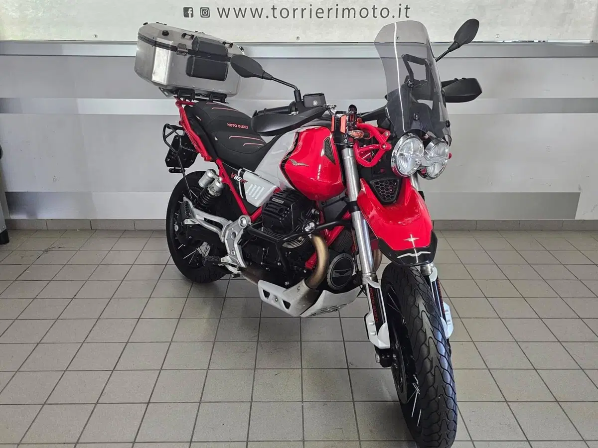 Moto Guzzi V85 TT Evocative Graphics (2021 - 23)