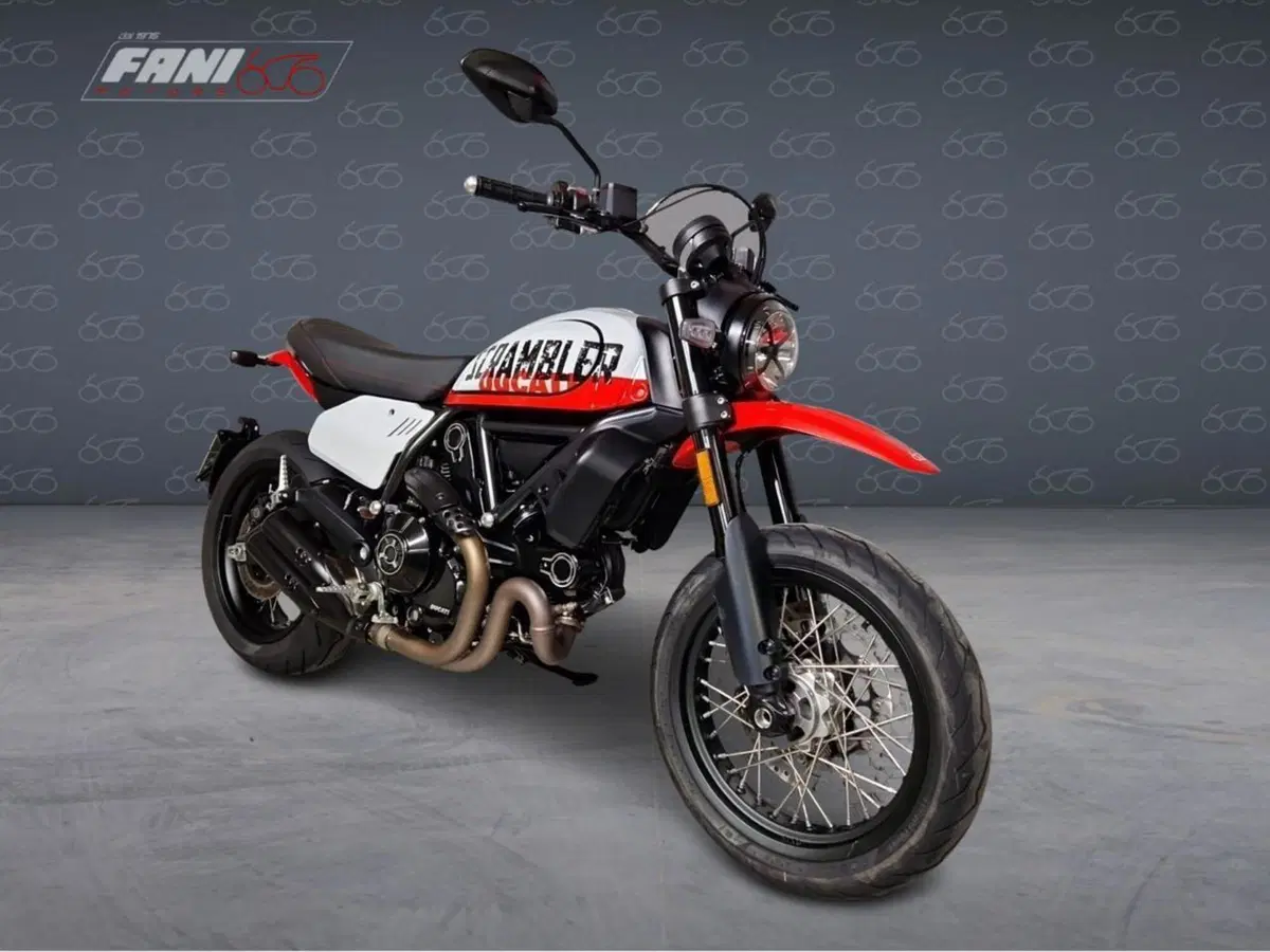 Ducati Scrambler 800 Urban Motard (2022) (2)