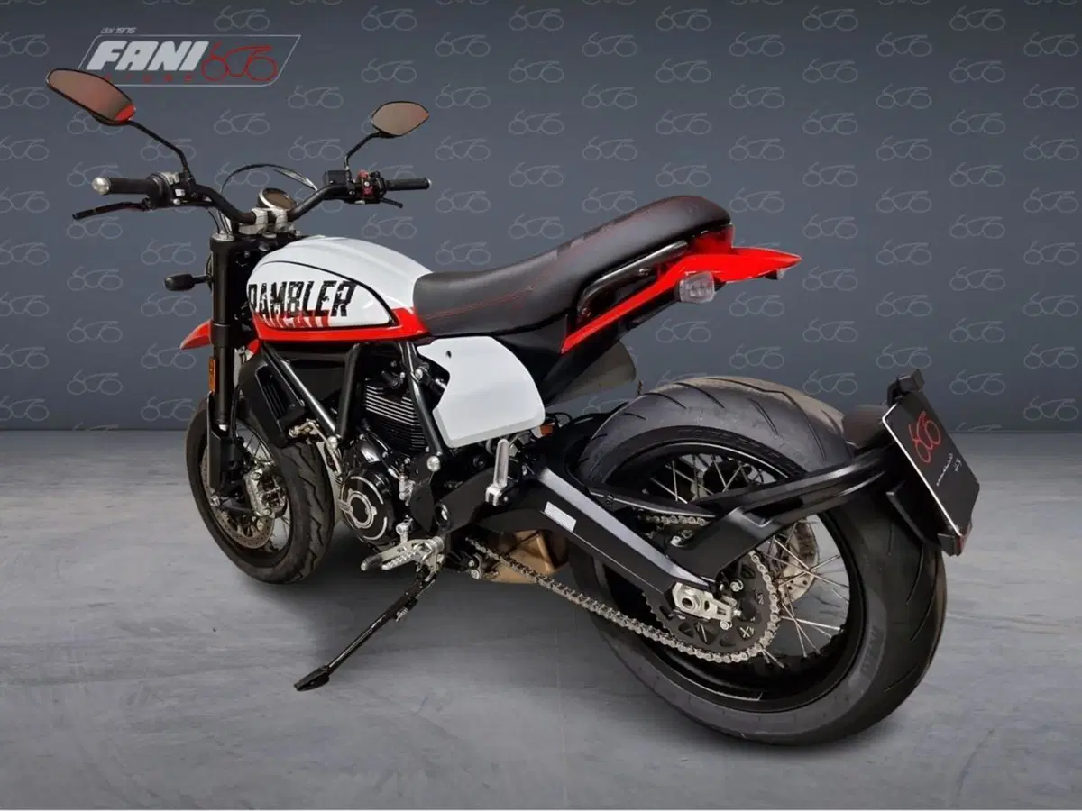 Ducati Scrambler 800 Urban Motard (2022) (4)
