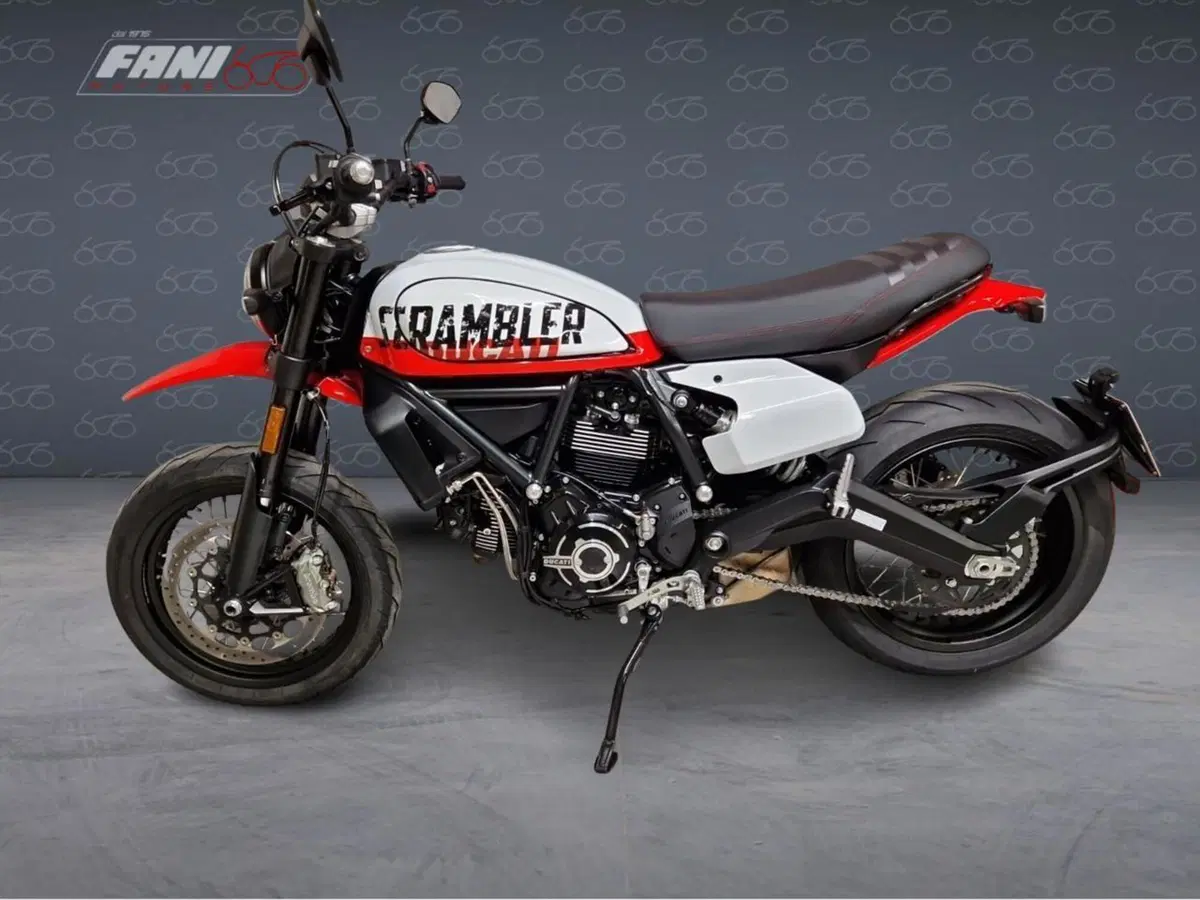 Ducati Scrambler 800 Urban Motard (2022) (3)