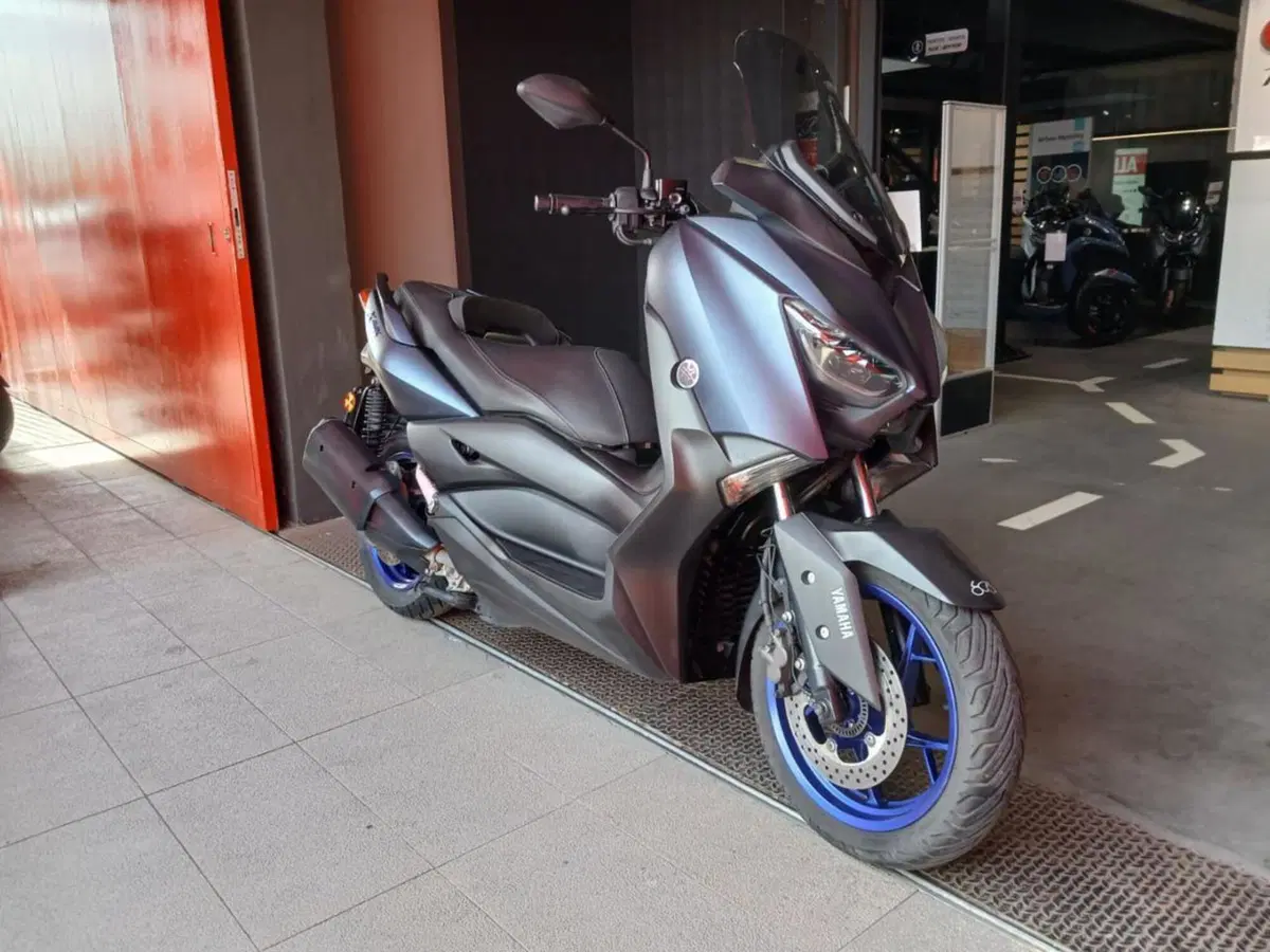 Yamaha X-Max 300 (2021 - 24) (3)