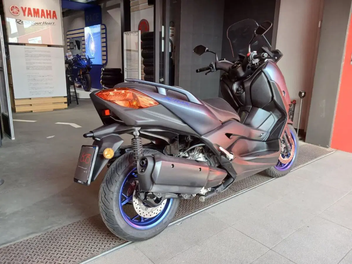 Yamaha X-Max 300 (2021 - 24) (4)