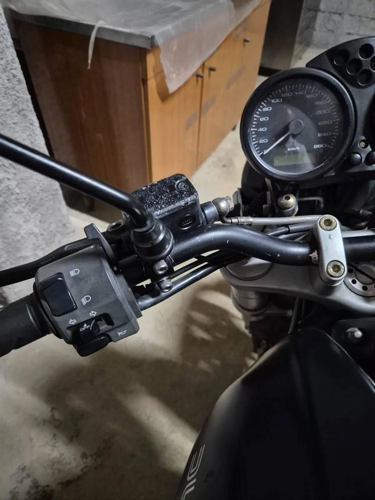 Ducati Monster 620 I.E. Dark (2002) (11)