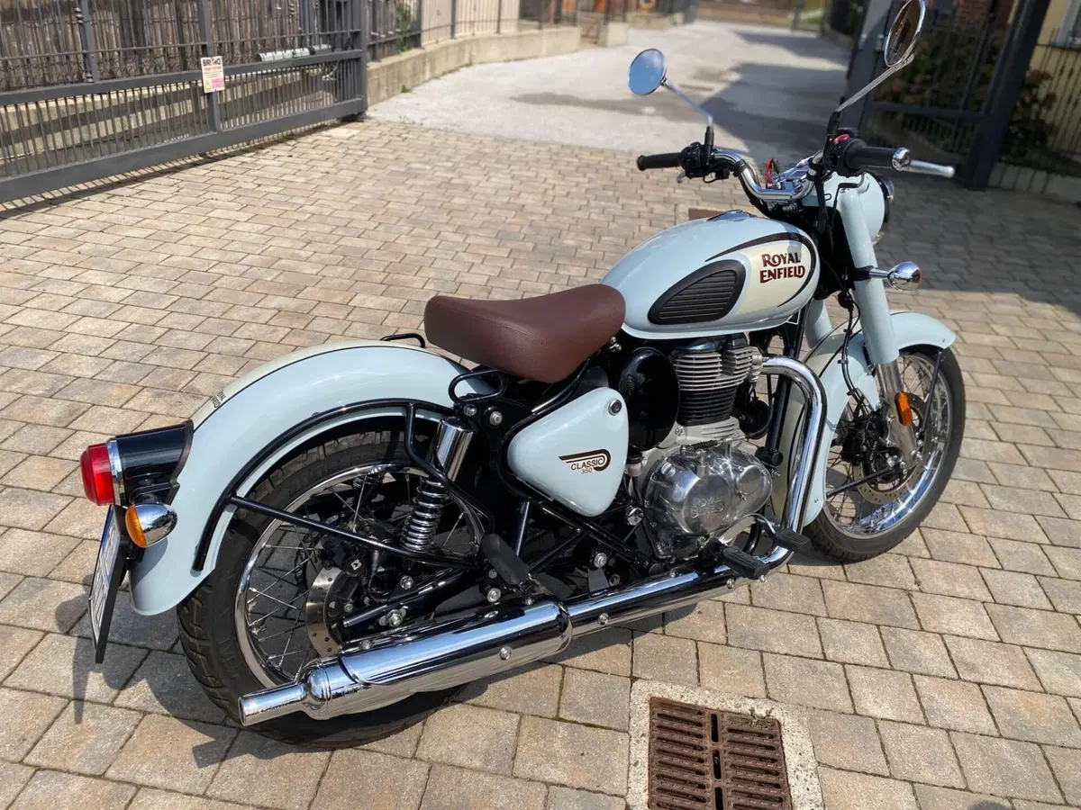 Royal Enfield Classic 350 (2021 - 26) (3)