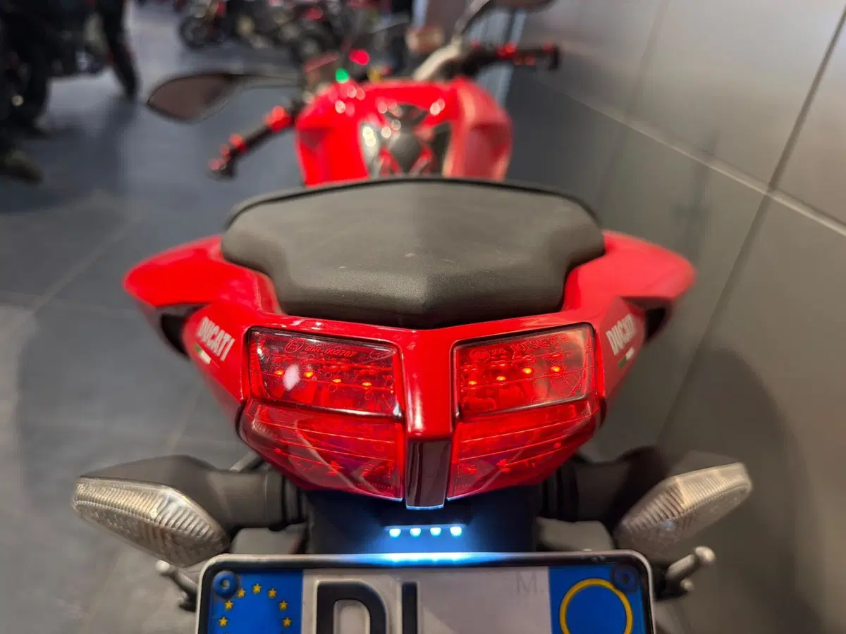 Ducati Streetfighter (2009 - 12) (16)