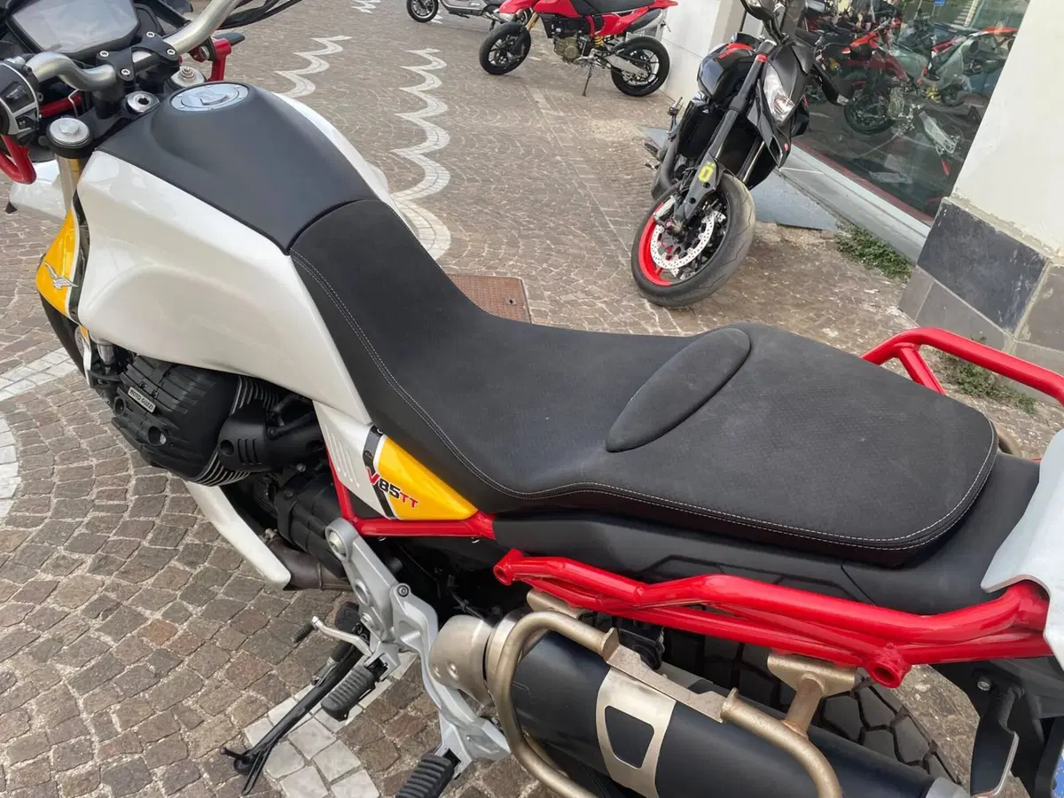 Moto Guzzi V85 TT (2019 - 20) (5)
