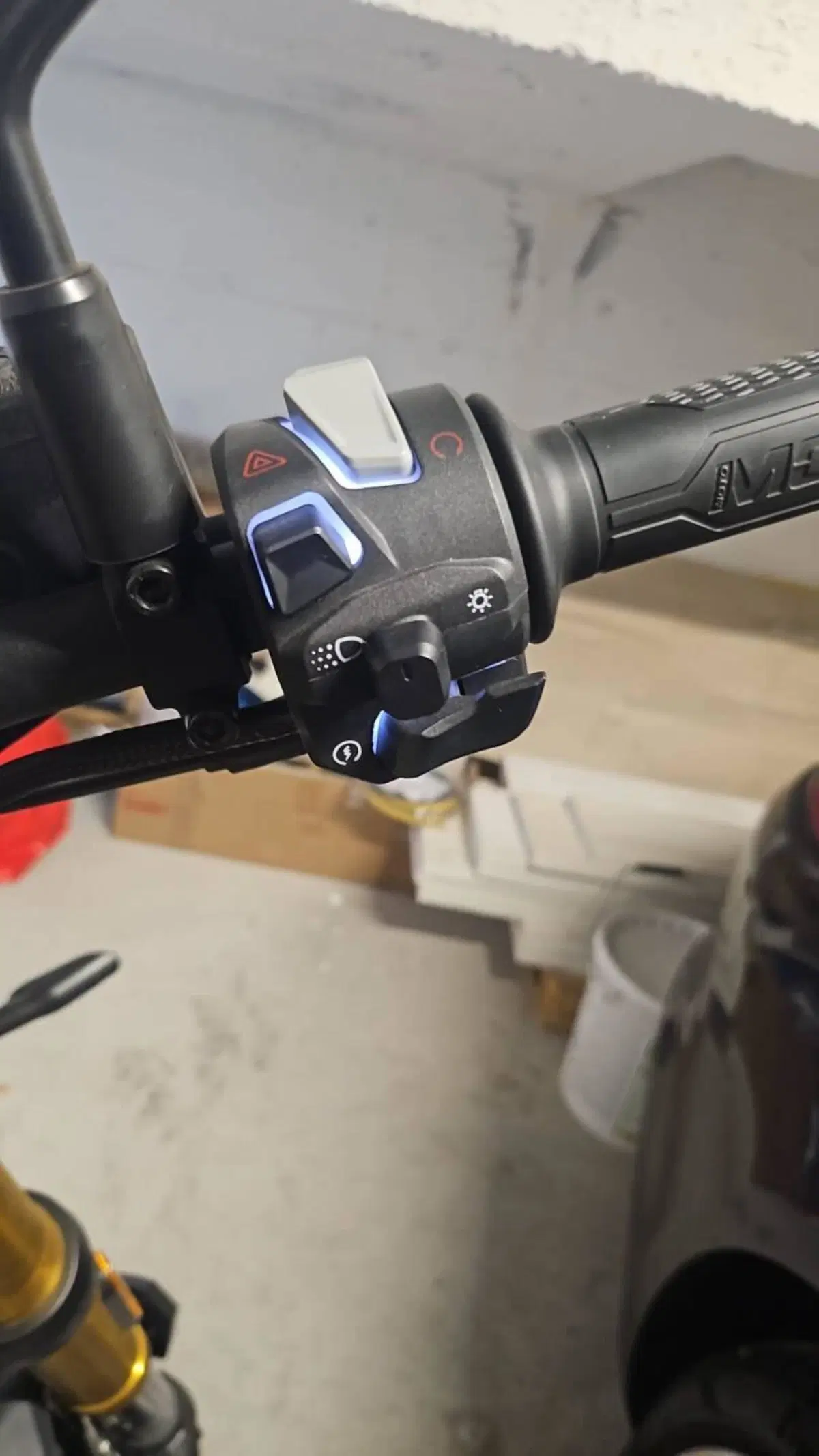 Moto Morini SEIEMMEZZO SCR (2022 - 26) (8)