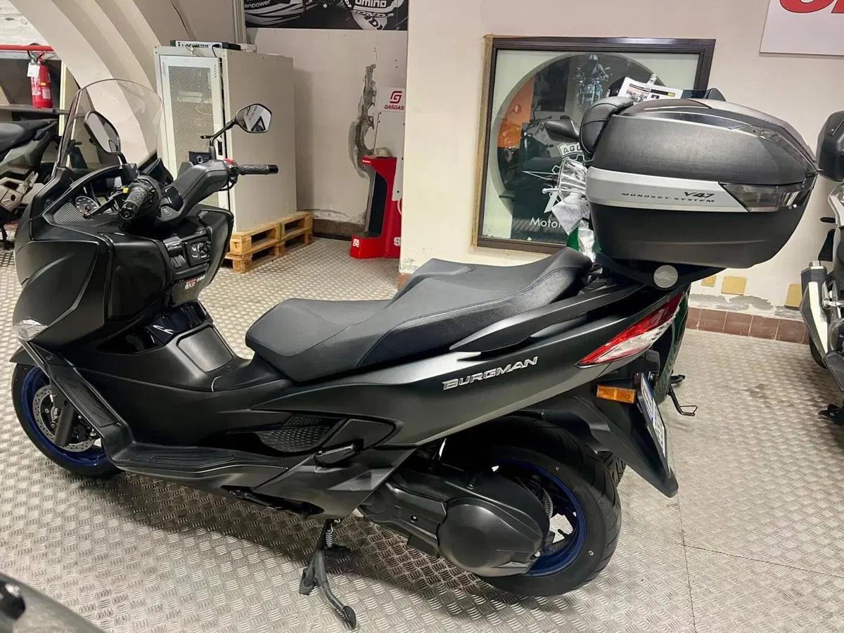 Suzuki Burgman 400 (2022 - 24) (2)