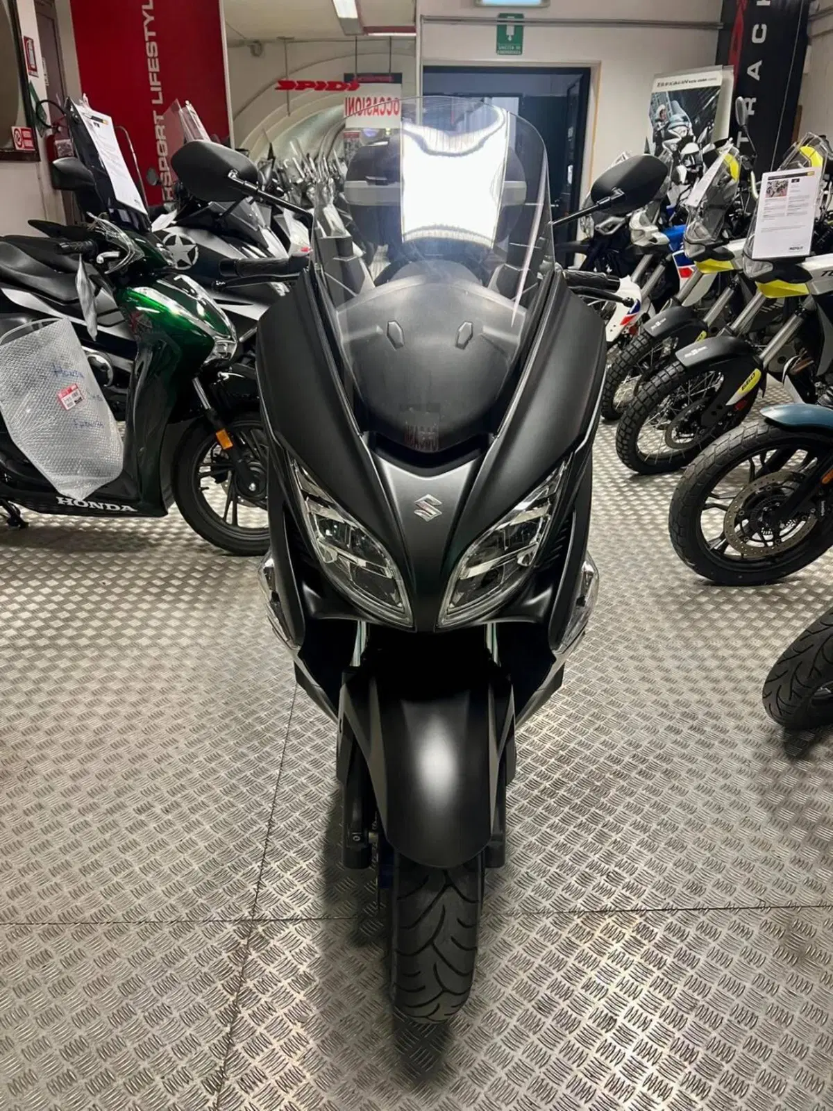 Suzuki Burgman 400 (2022 - 24) (3)