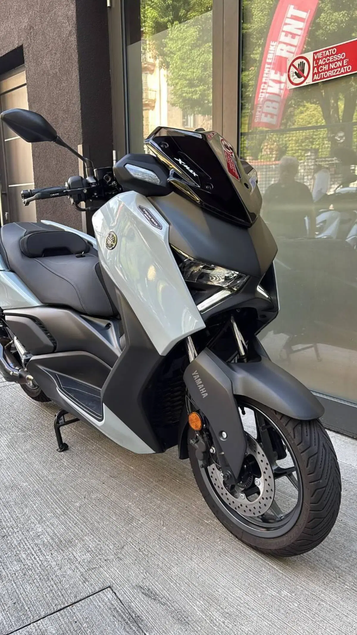Yamaha X-Max 300 Tech Max (2025 - 26) (2)