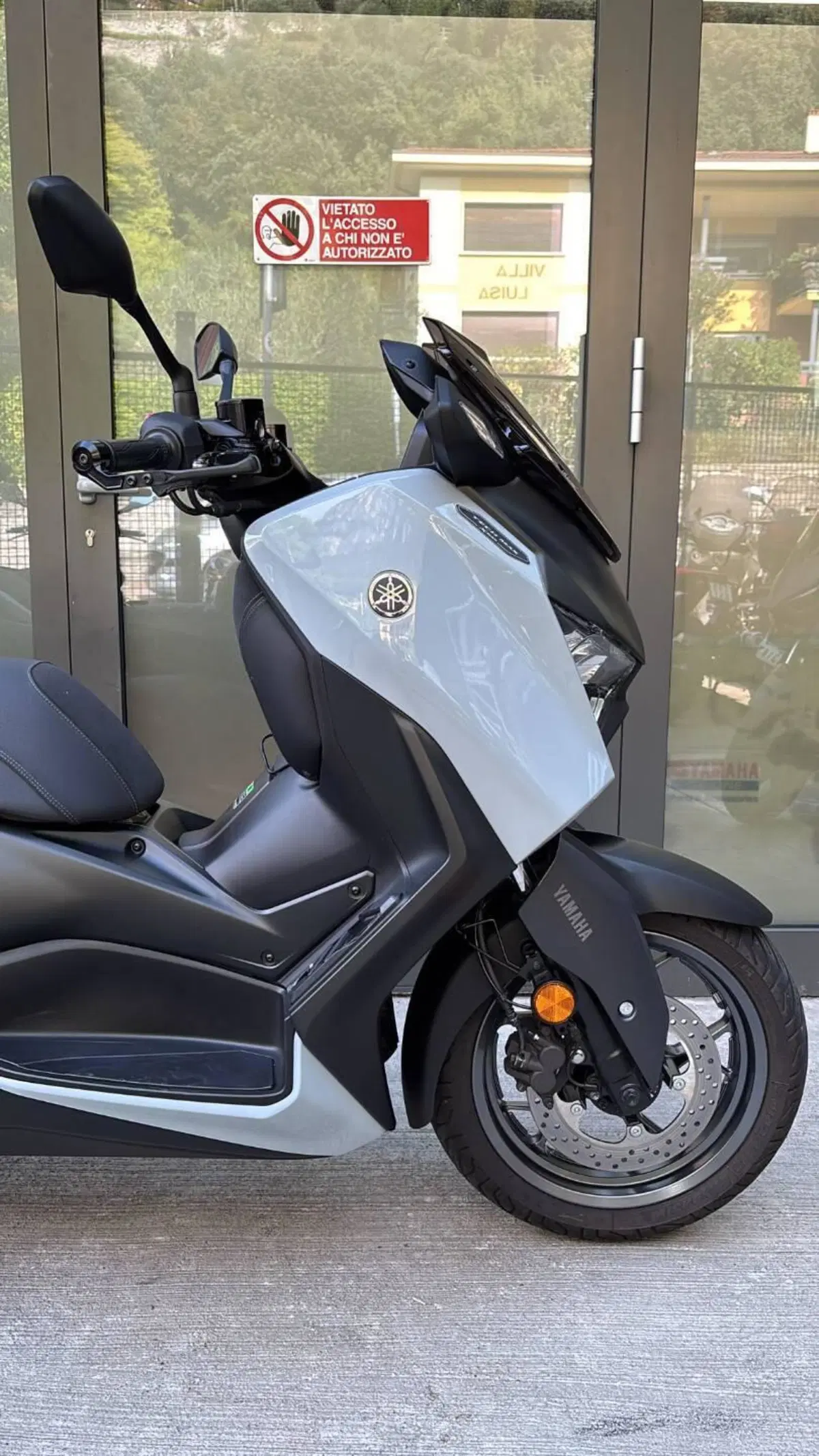 Yamaha X-Max 300 Tech Max (2025 - 26) (3)