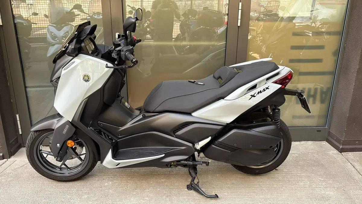 Yamaha X-Max 300 Tech Max (2025 - 26) (9)
