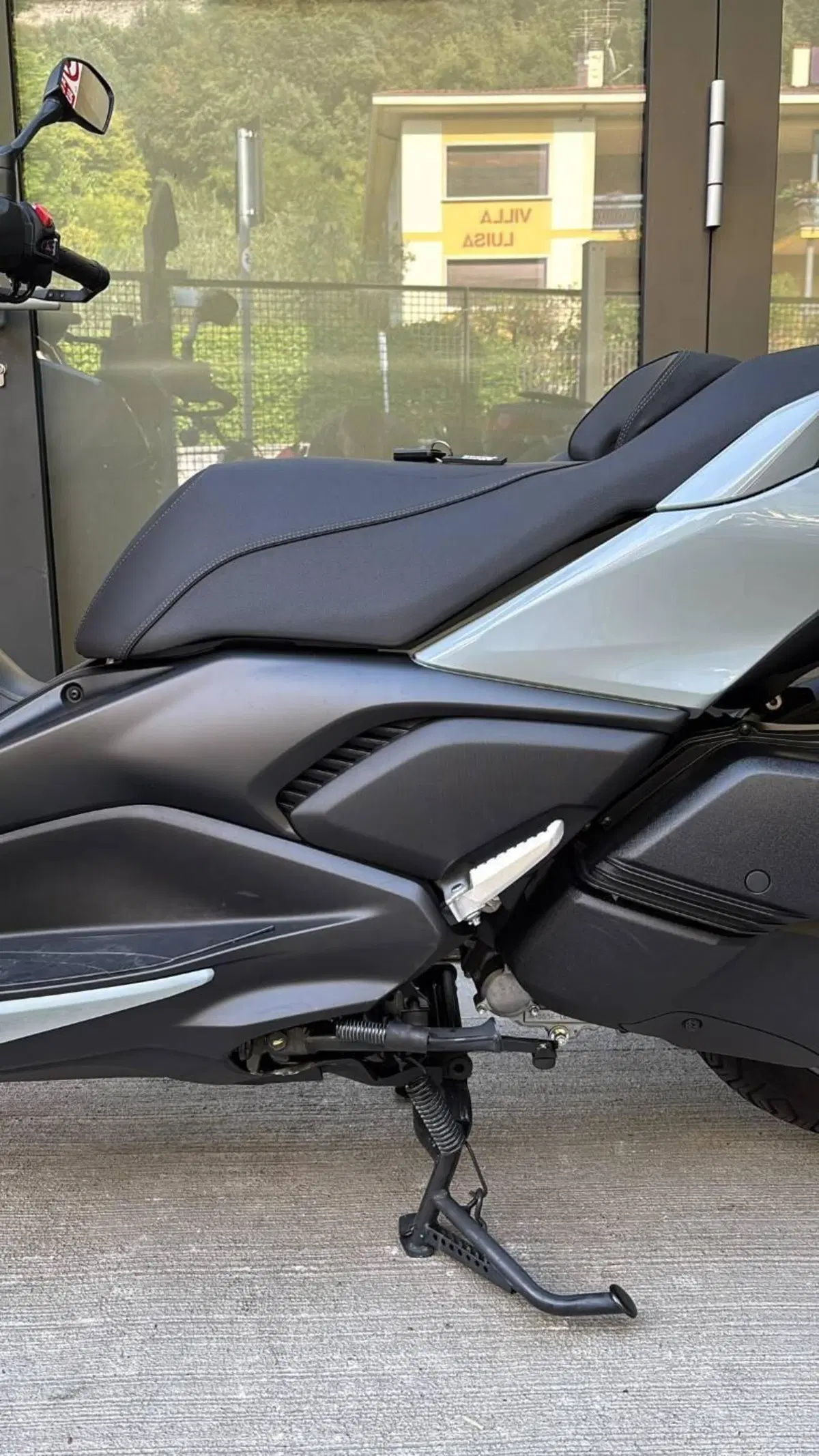 Yamaha X-Max 300 Tech Max (2025 - 26) (11)