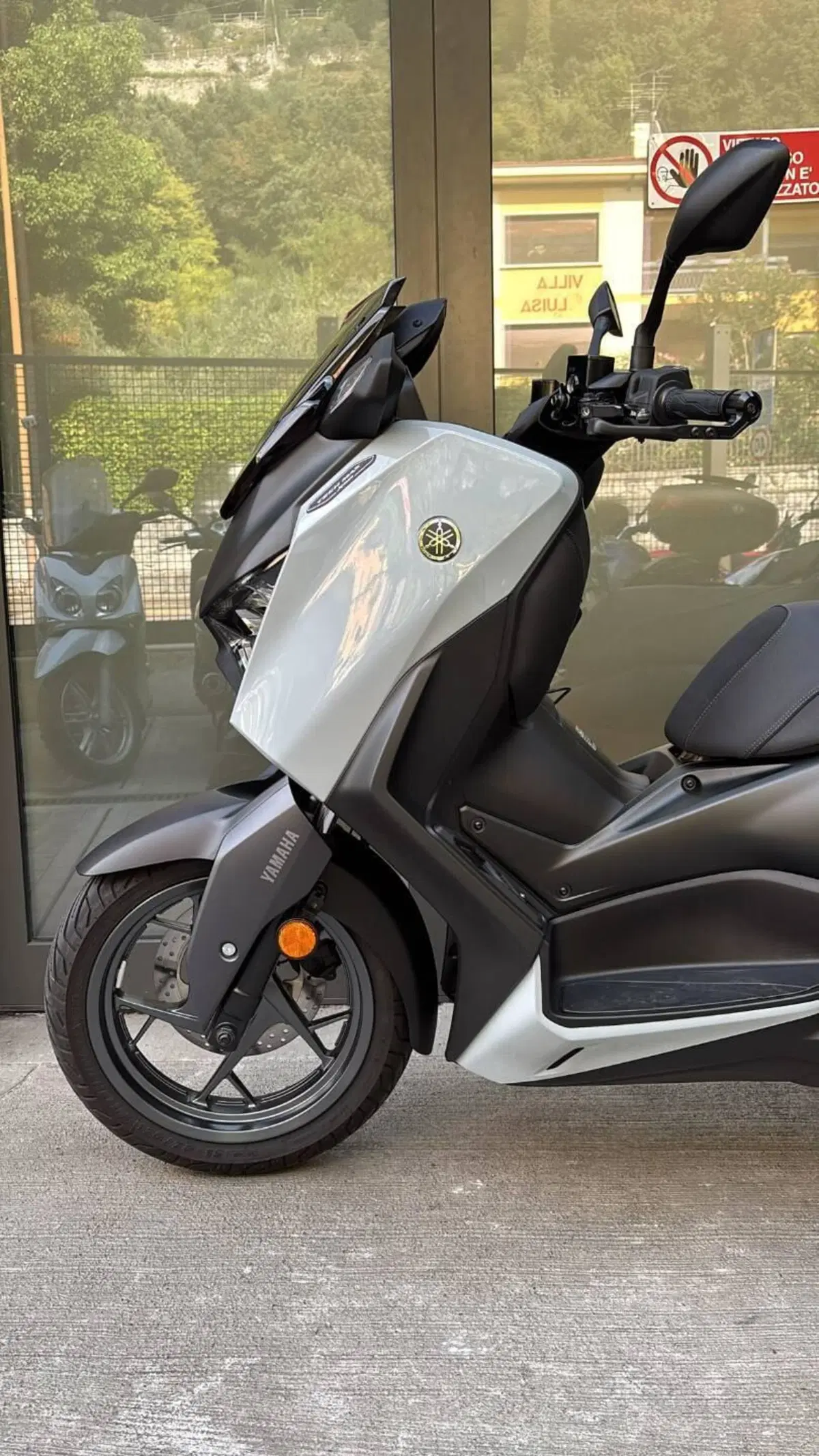 Yamaha X-Max 300 Tech Max (2025 - 26) (12)