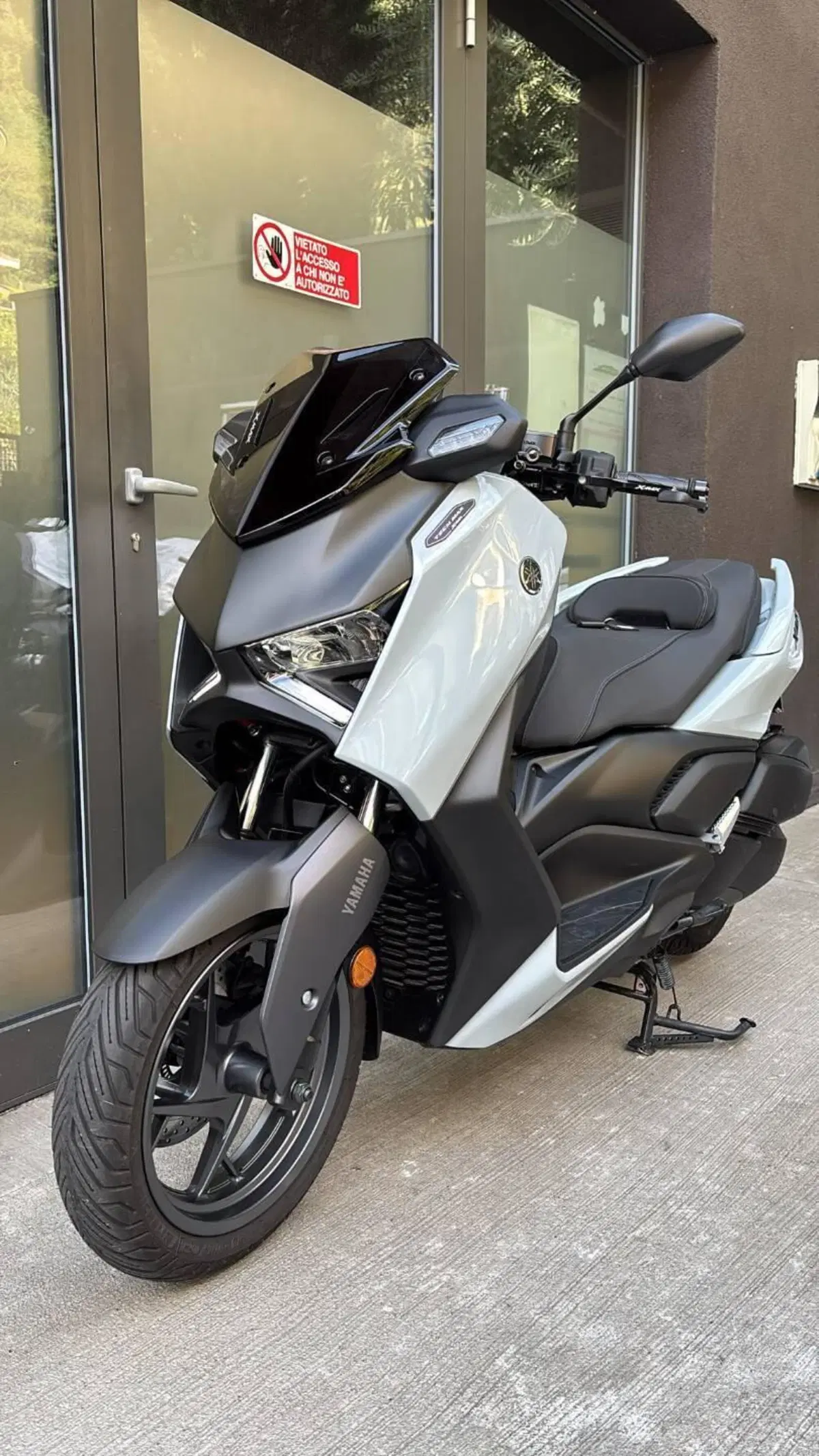 Yamaha X-Max 300 Tech Max (2025 - 26) (13)