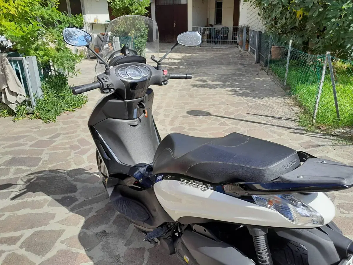 Piaggio Beverly 300 i.e. (2010 - 16) (2)