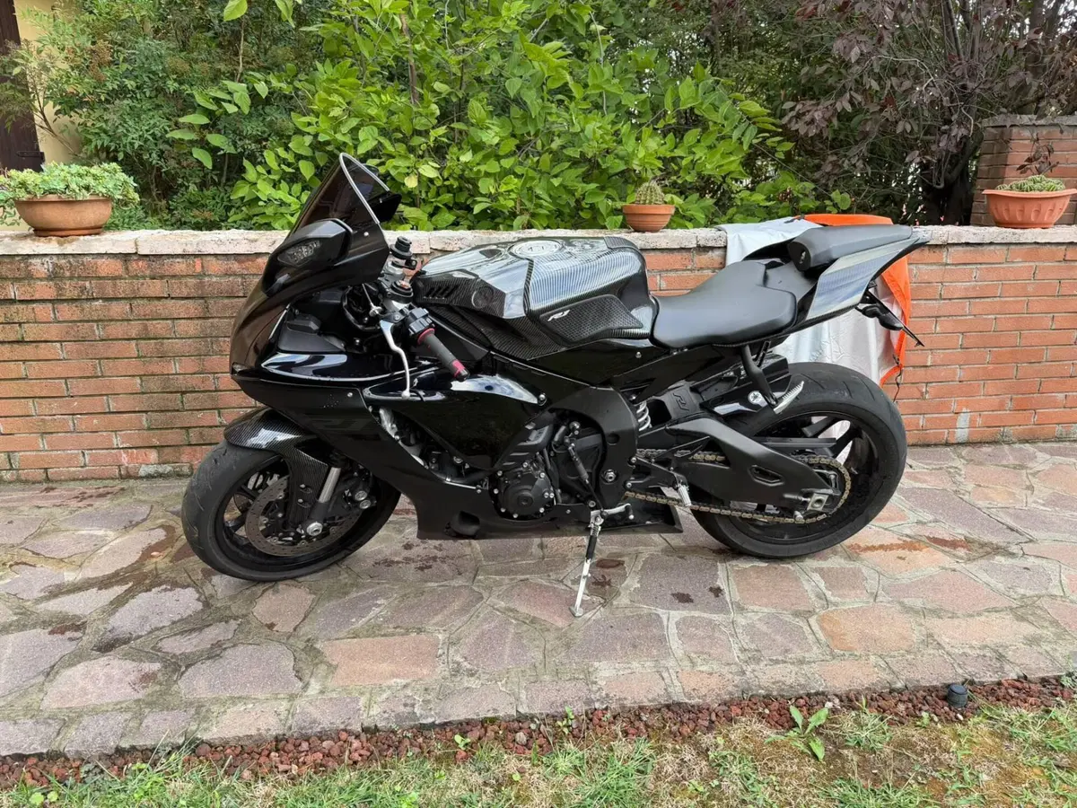 Yamaha YZF R1 (2020 - 25) (2)