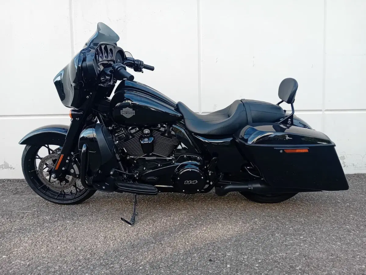 Harley-Davidson 114 Street Glide Special (2019 - 20) - FLHXS (2)