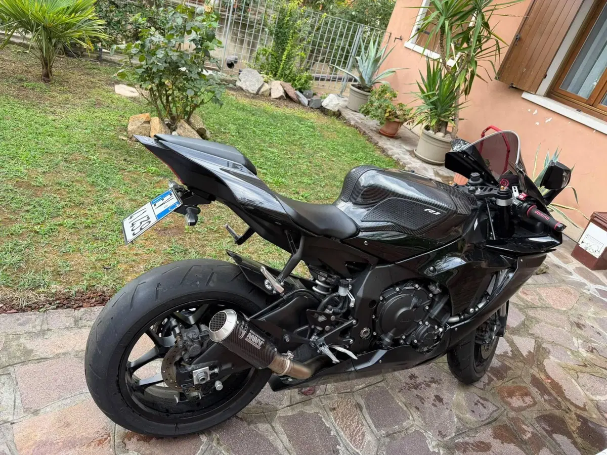 Yamaha YZF R1 (2020 - 25) (3)