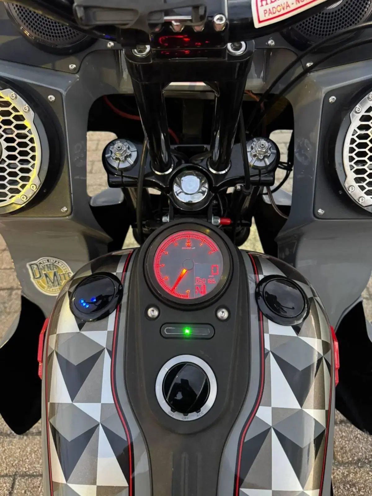 Harley-Davidson 1690 Super Glide Custom (2014) - FXDC (4)