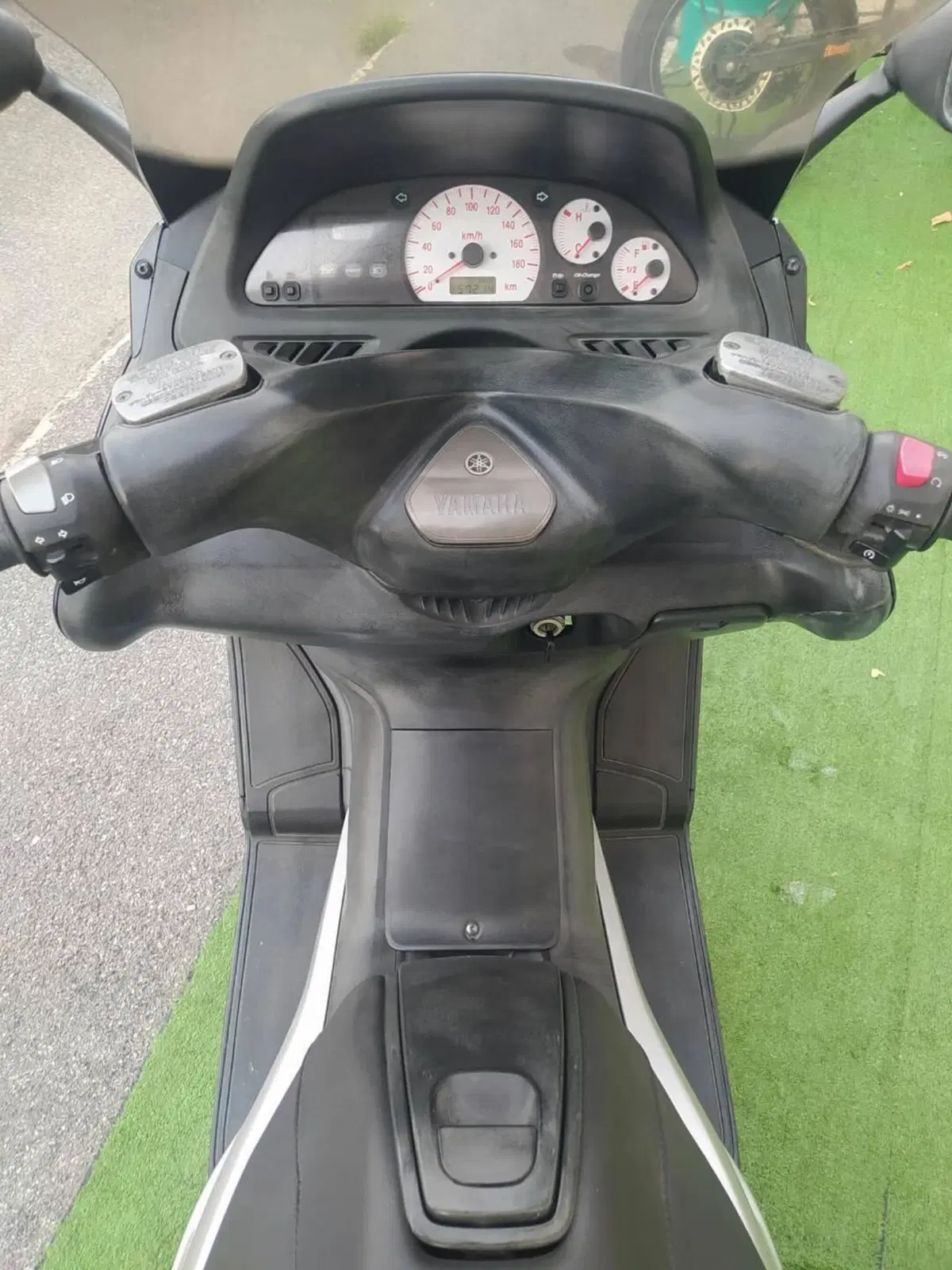 Yamaha T-Max 500 (2001 - 03) (8)
