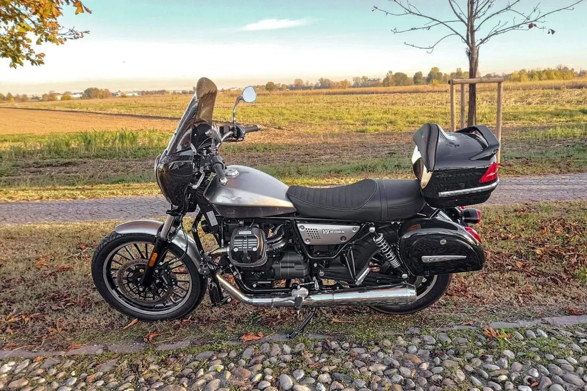 Moto Guzzi V9 Roamer (2021 - 24)