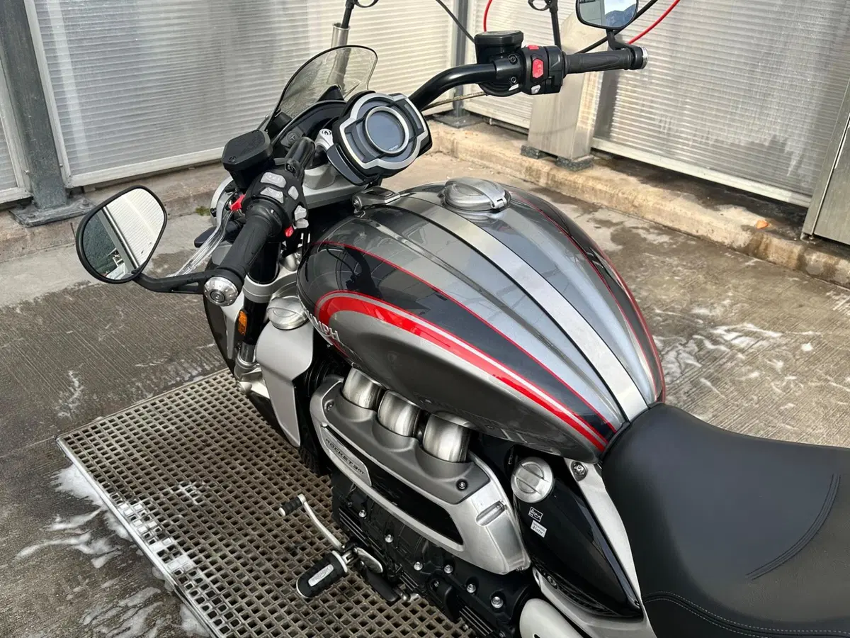 Triumph Rocket 3 GT (2021 - 24) (2)