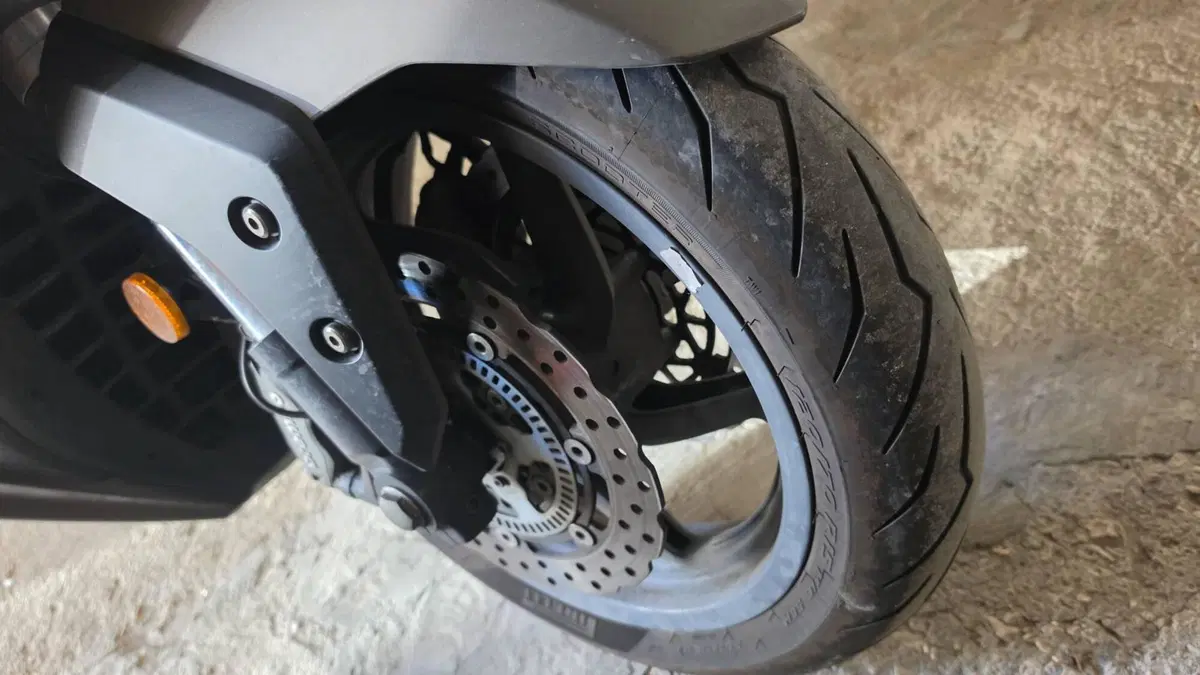 Kymco AK 550 ETS (2021 - 26) (2)