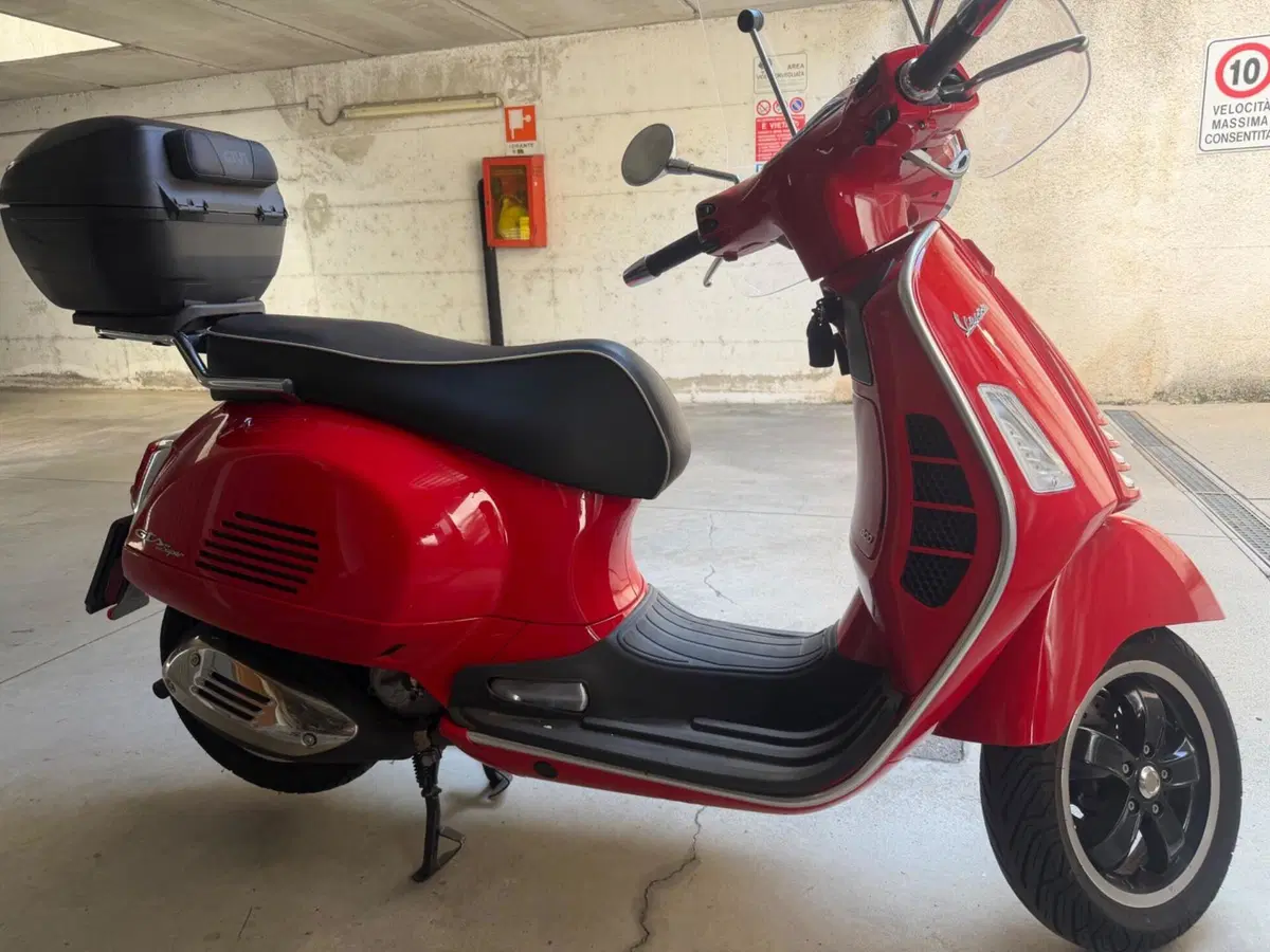 Vespa GTS 300 Super Hpe (2021 - 22) (4)