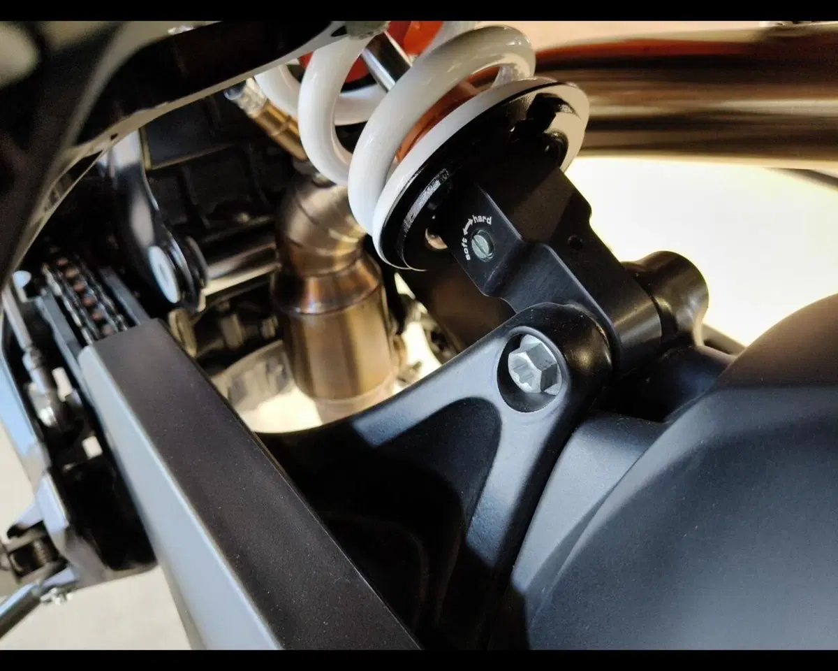 KTM 890 SMT (2023 - 25) (21)