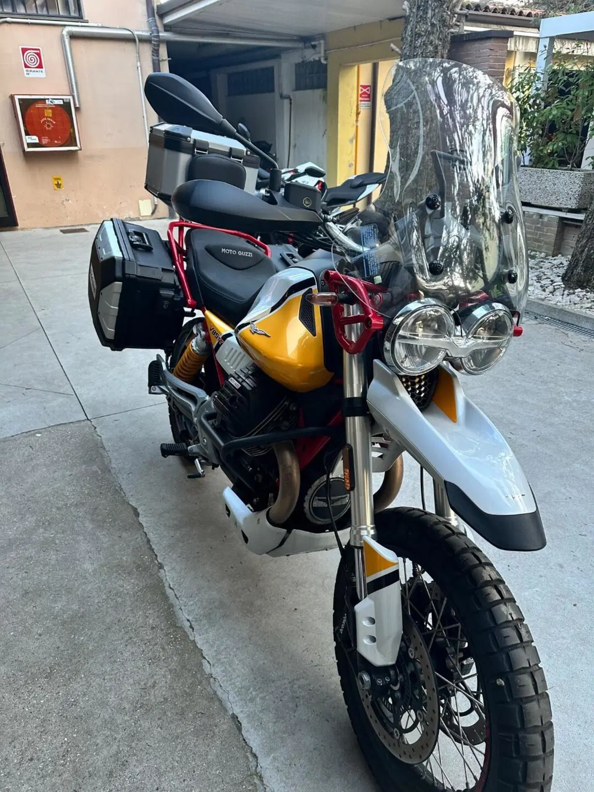 Moto Guzzi V85 TT (2019 - 20) (2)