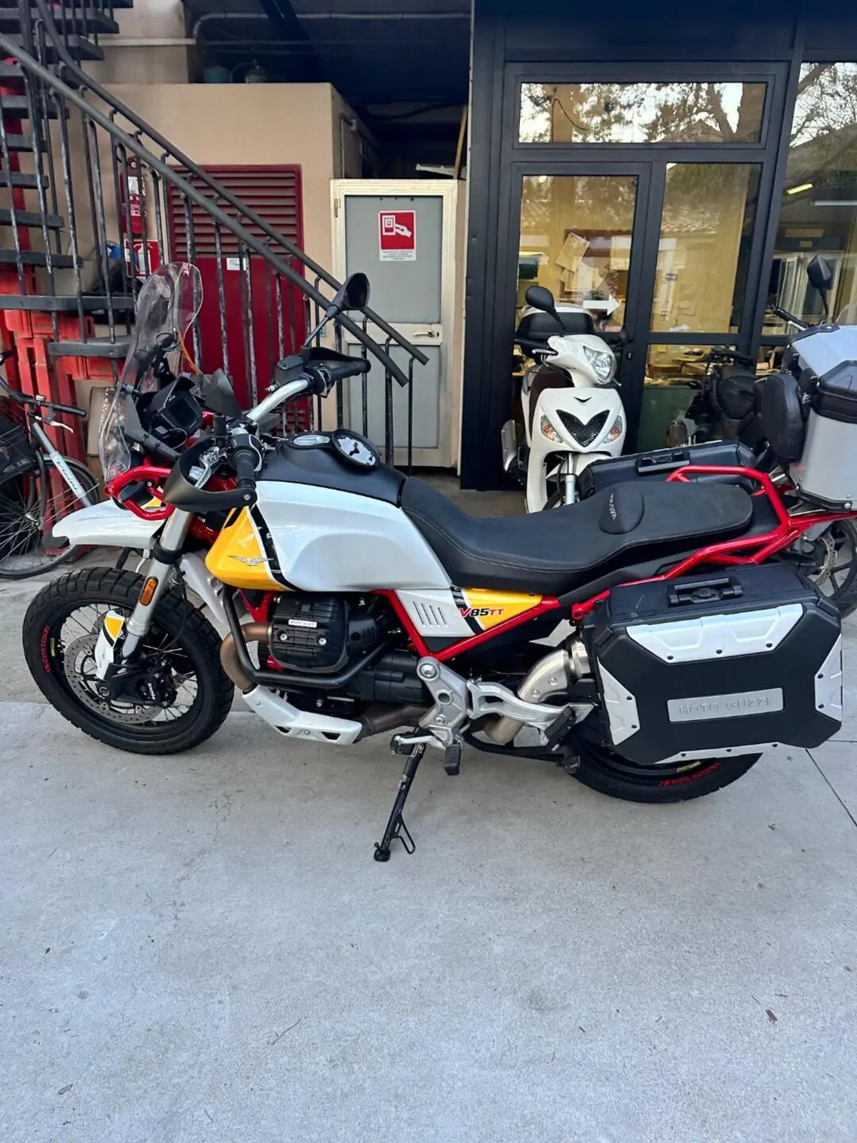 Moto Guzzi V85 TT (2019 - 20) (4)