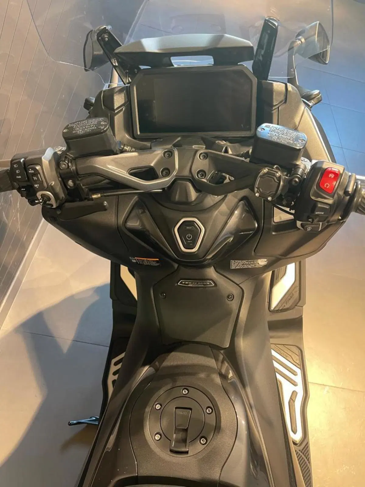 Yamaha T-Max 560 Tech Max (2022 - 24) (5)